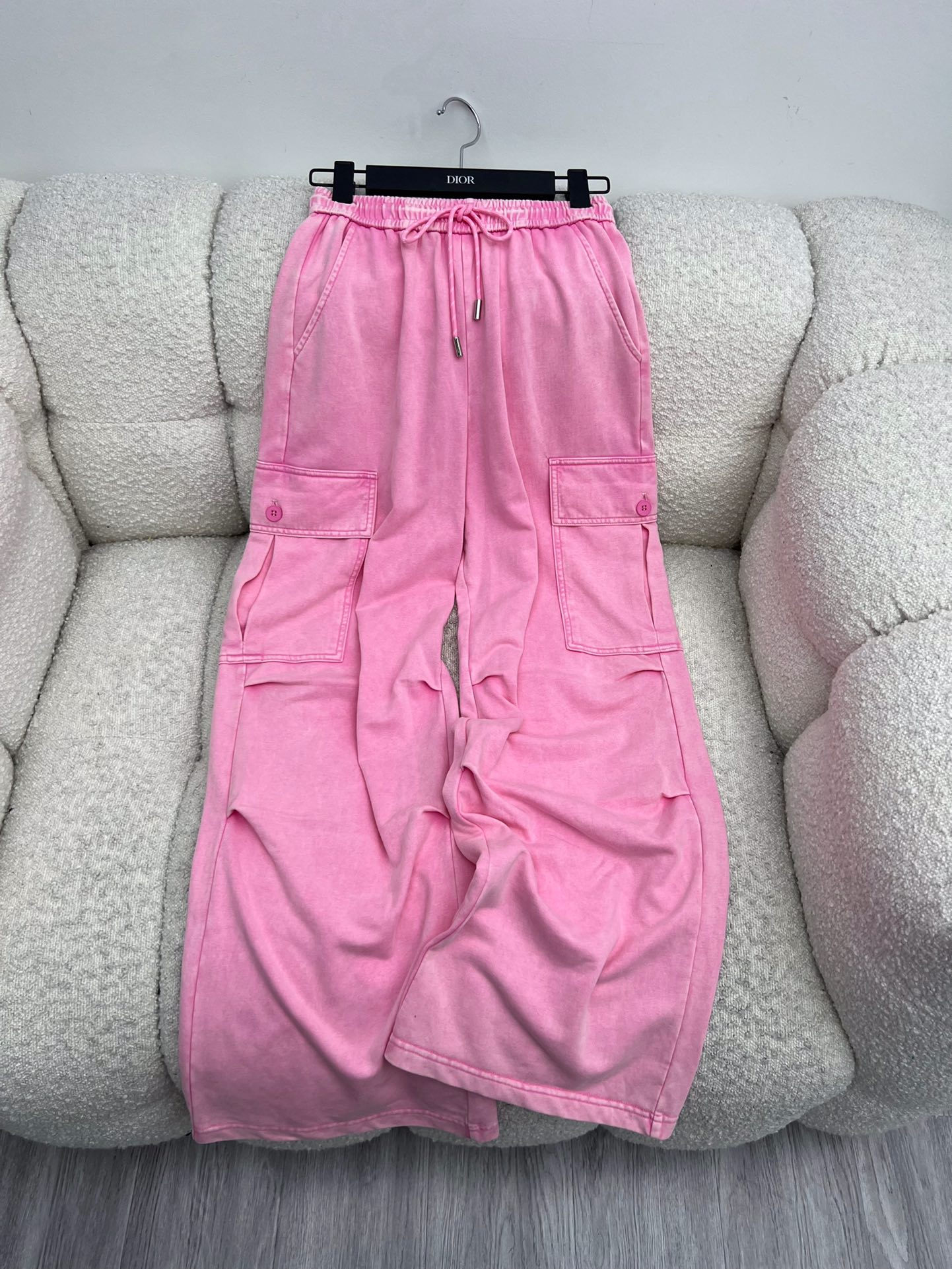 “Stylish Single-Handed Female Suit with Large Pocket Panty and Branded Decoration” - 图片 9