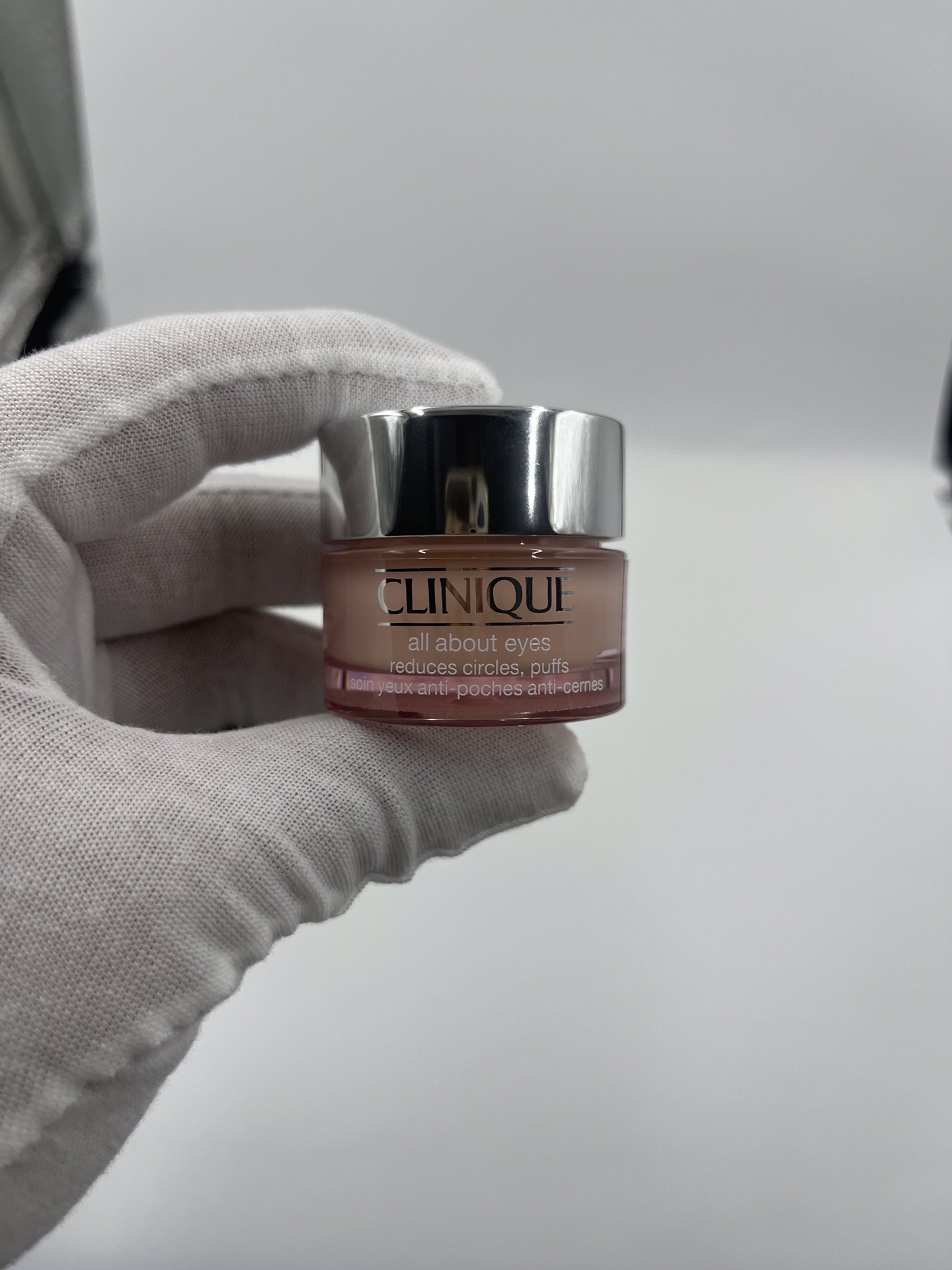 专柜品质/45💰包邮
倩碧水磁场眼霜15ml！功效:加速骨胶原生成，恢复眼部肌肤细致光滑减淡黑眼圈，舒缓肌肤，缓解眼部浮肿，卓越的滋润效果，缓解眼部干燥，一定程度淡化细纹，加强眼部肌肤抵抗力。