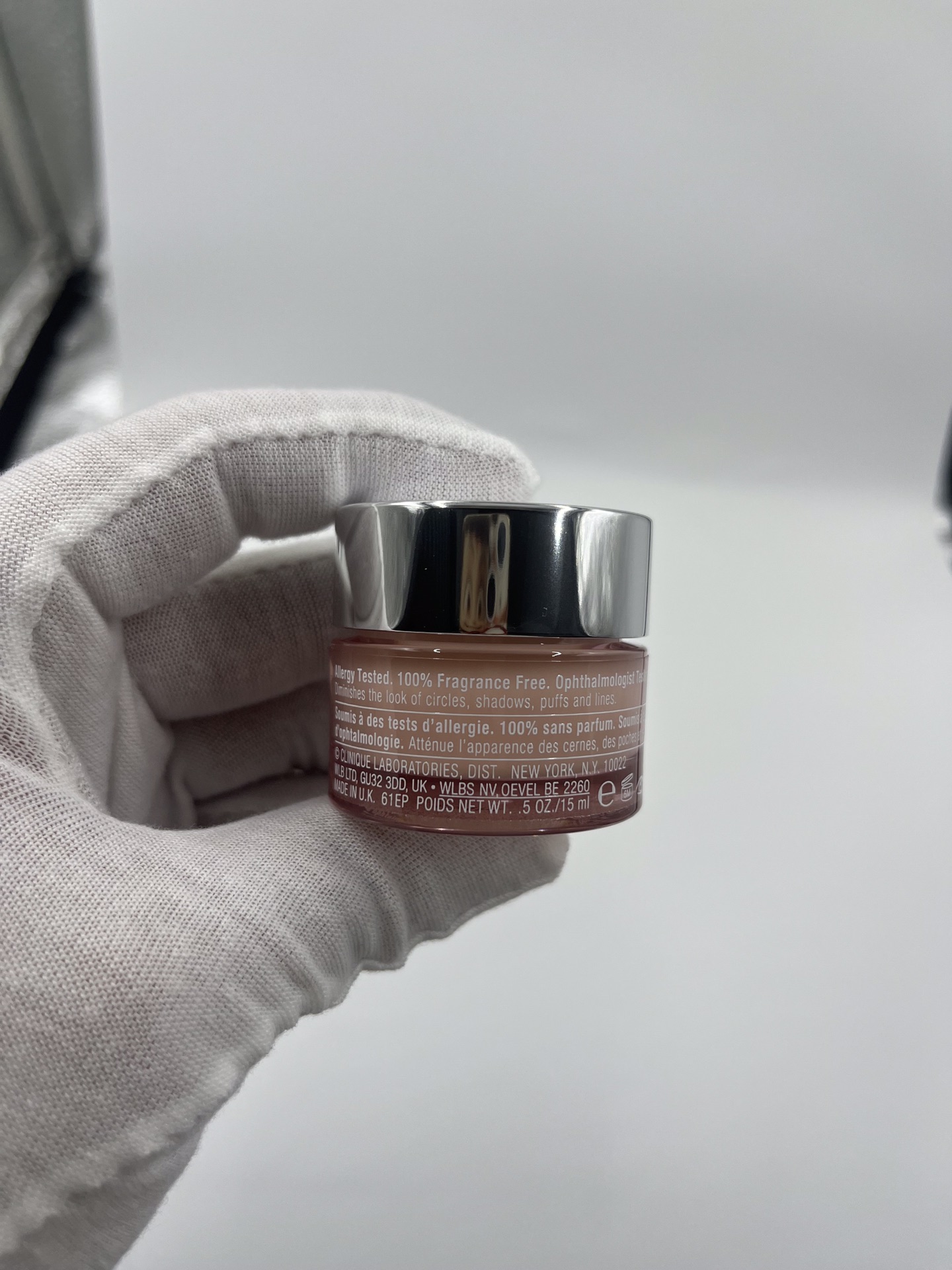 专柜品质/45💰包邮
倩碧水磁场眼霜15ml！功效:加速骨胶原生成，恢复眼部肌肤细致光滑减淡黑眼圈，舒缓肌肤，缓解眼部浮肿，卓越的滋润效果，缓解眼部干燥，一定程度淡化细纹，加强眼部肌肤抵抗力。