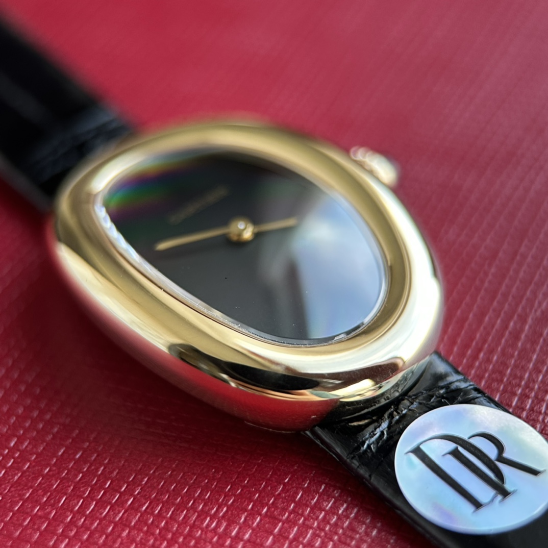 Cartier Baignoire Series Quartz Watch, 32x26mm, Black Alligator Leather Strap 3 i1749564670 9571 1