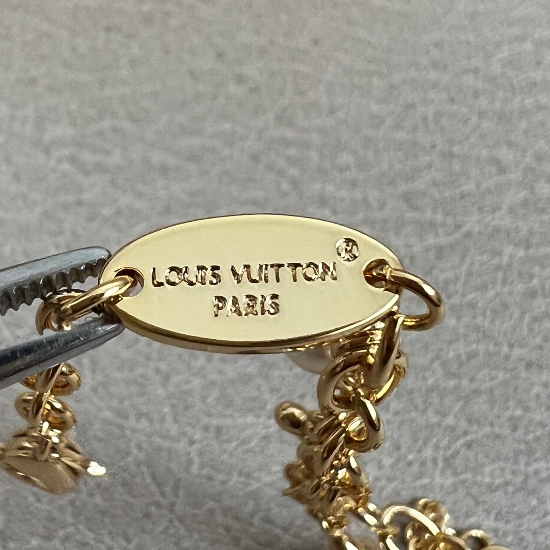 【】LV 手链🔹🔹Louis Vuitton 路易威登🔹专柜一致材质 火爆款出货 设计独特 复古前卫 男