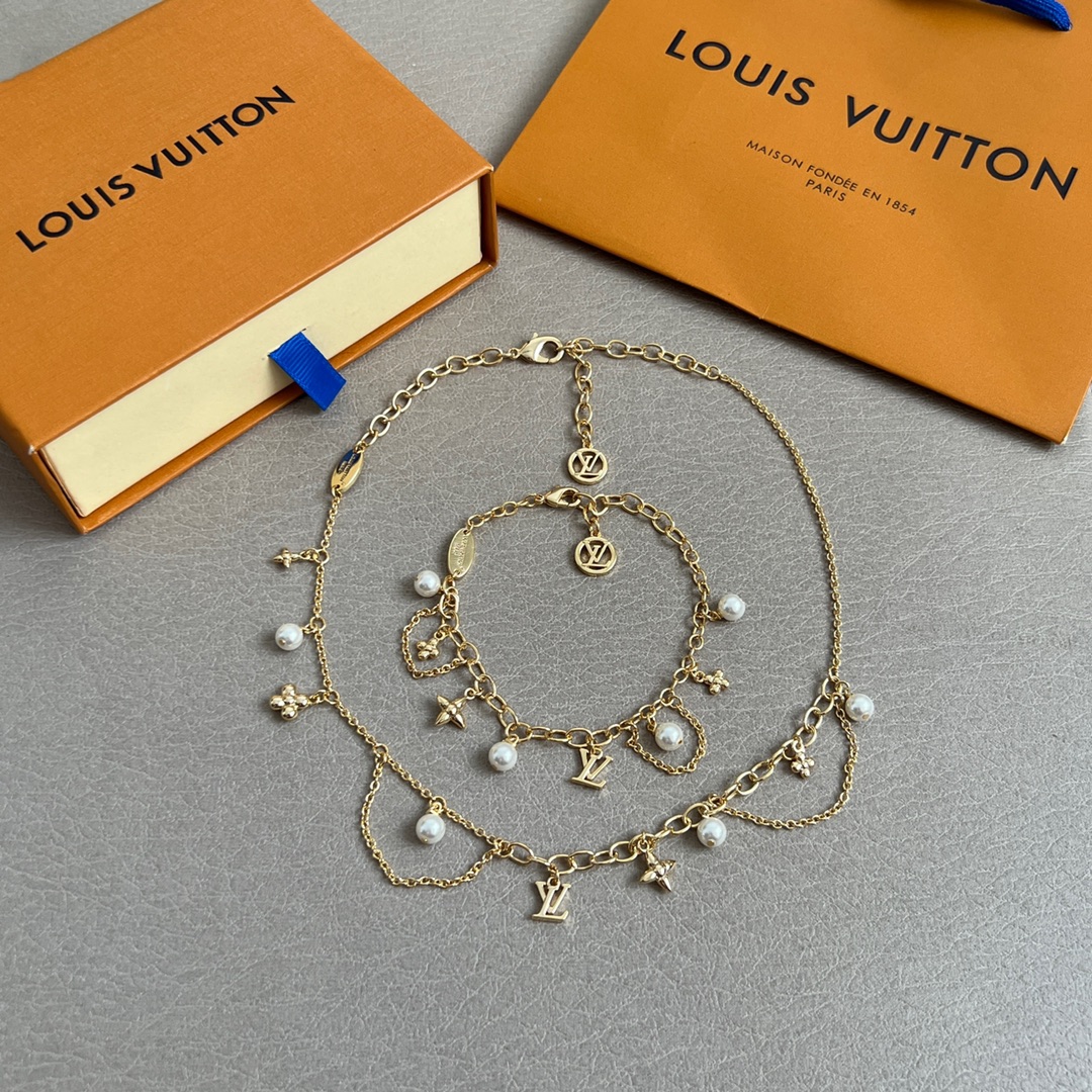 【】LV 手链🔹🔹Louis Vuitton 路易威登🔹专柜一致材质 火爆款出货 设计独特 复古前卫 男