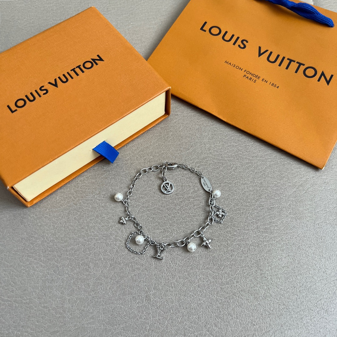 【】LV 手链🔹🔹Louis Vuitton 路易威登🔹专柜一致材质 火爆款出货 设计独特 复古前卫 男