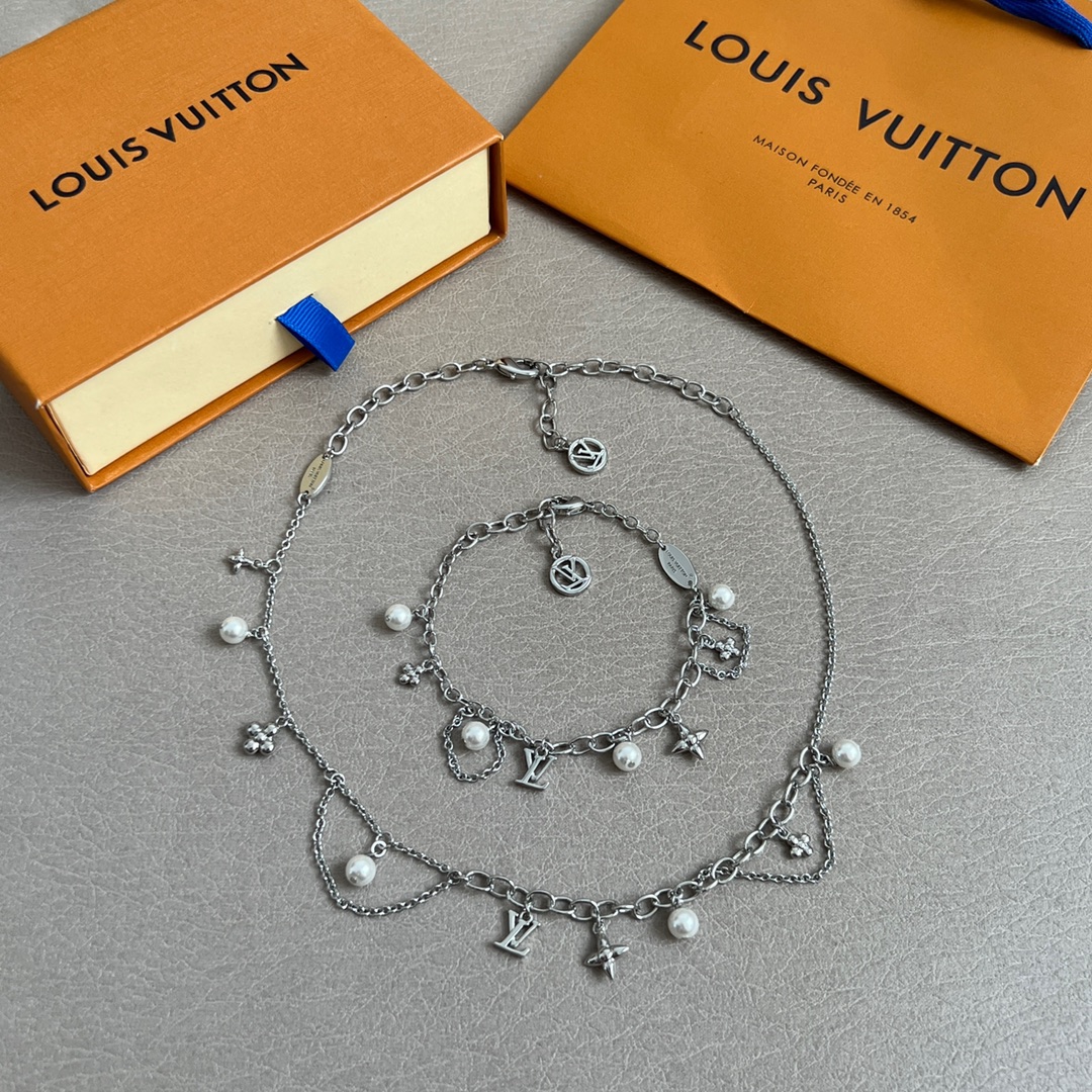 【】LV 手链🔹🔹Louis Vuitton 路易威登🔹专柜一致材质 火爆款出货 设计独特 复古前卫 男