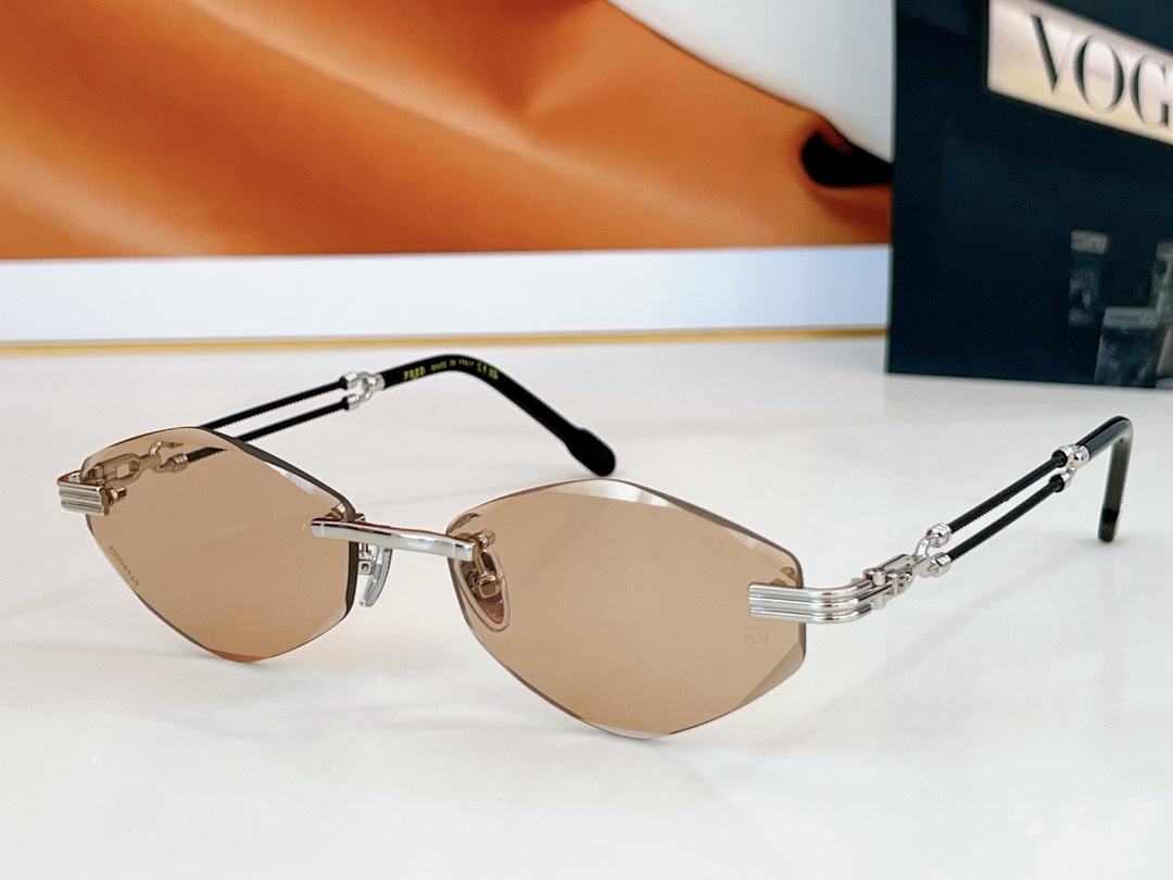 FRE*
MOD：FG60220U
Size：57口17 145
🔝🔝 
变色➕20