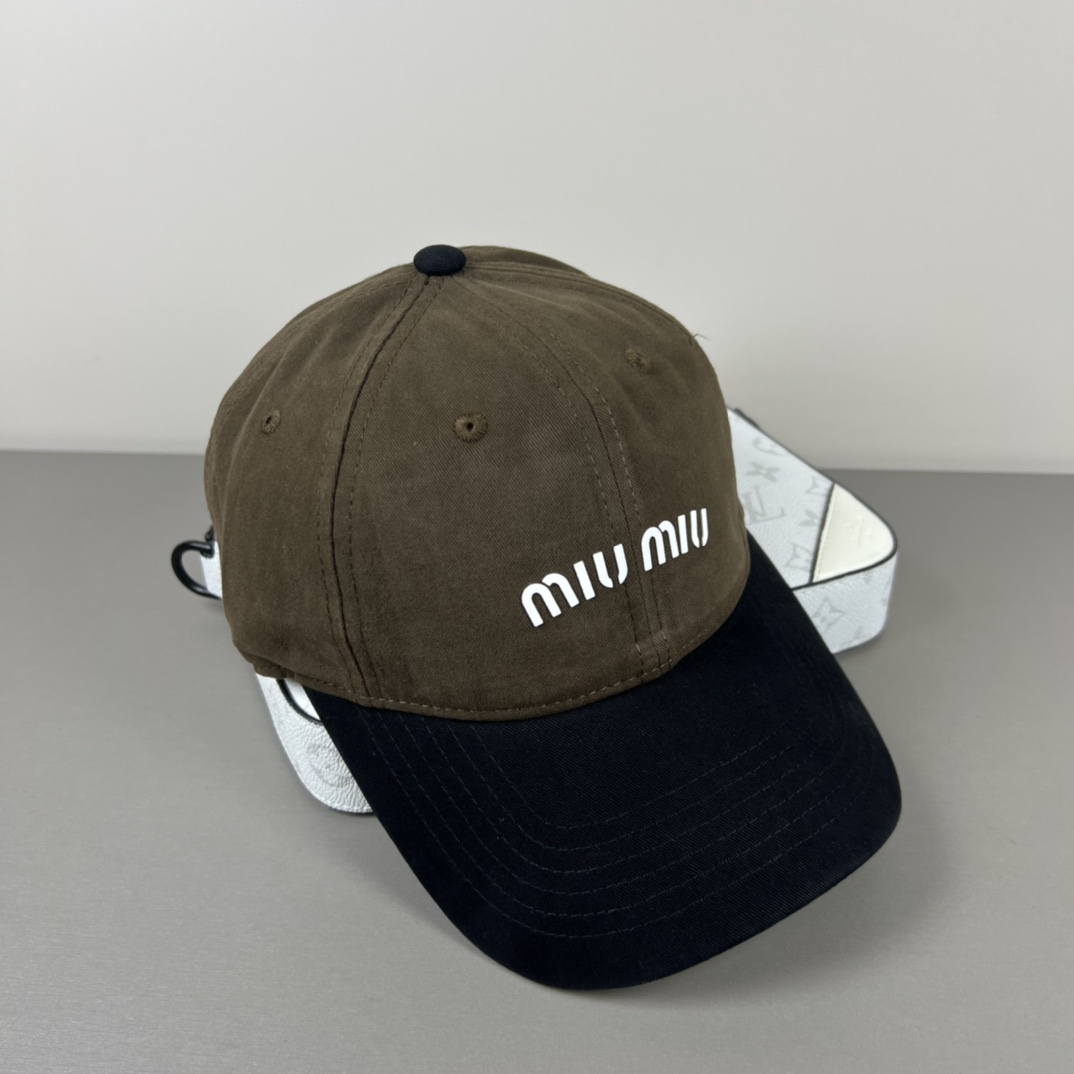 NO:348500,Miumiu (recommended for Xiaohongshu) original single spring and summer new baseball cap, authentic mold customization, original version is meticulously crafted and of excellent quality!  Hat Straw Hat Fisherman Hat Baseball Hat, Hats, Miumiu, espadrilles, hats谬谬miumiu（小红书爆款推荐）原单春夏新款棒球帽,正品开模订制,原版做工细致质量超赞！帽子草帽渔夫帽棒球帽,帽子,miumiu,espadrilles,hats,hat