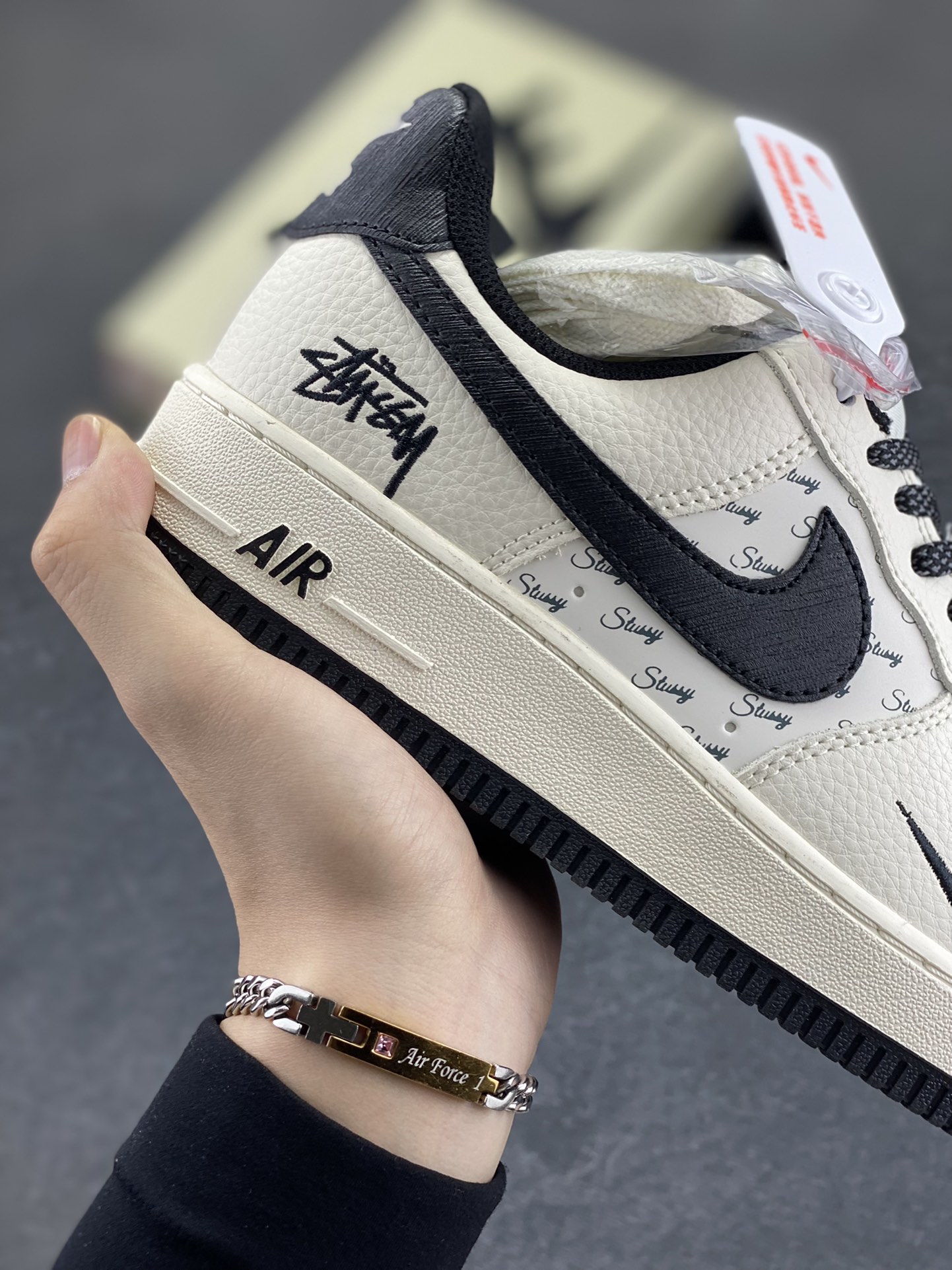 图片[6]-Nike Air Force 1 Low 空军一号低帮百搭休闲运动板鞋。柔软、弹性十足的缓震性能和出色的中底设计，横跨复古与现代的外型结合，造就出风靡全球三十多年的Force 1，直到今天还深受青睐。 货号：ZD3328-001 尺码：36 36.5 37.5 38 38.5 39 40 40.5 41 42 42.5 43 44 44.5 45-选品中心
