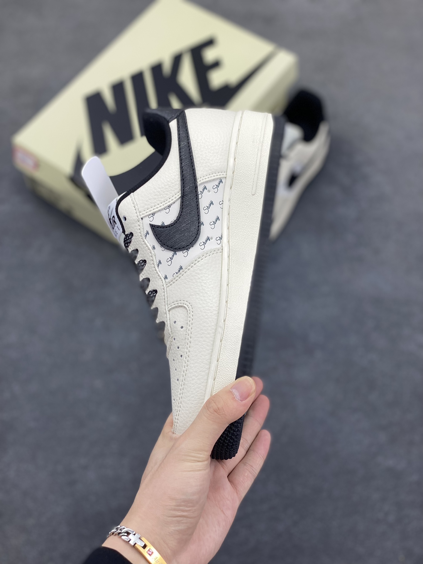 图片[3]-Nike Air Force 1 Low 空军一号低帮百搭休闲运动板鞋。柔软、弹性十足的缓震性能和出色的中底设计，横跨复古与现代的外型结合，造就出风靡全球三十多年的Force 1，直到今天还深受青睐。 货号：ZD3328-001 尺码：36 36.5 37.5 38 38.5 39 40 40.5 41 42 42.5 43 44 44.5 45-选品中心