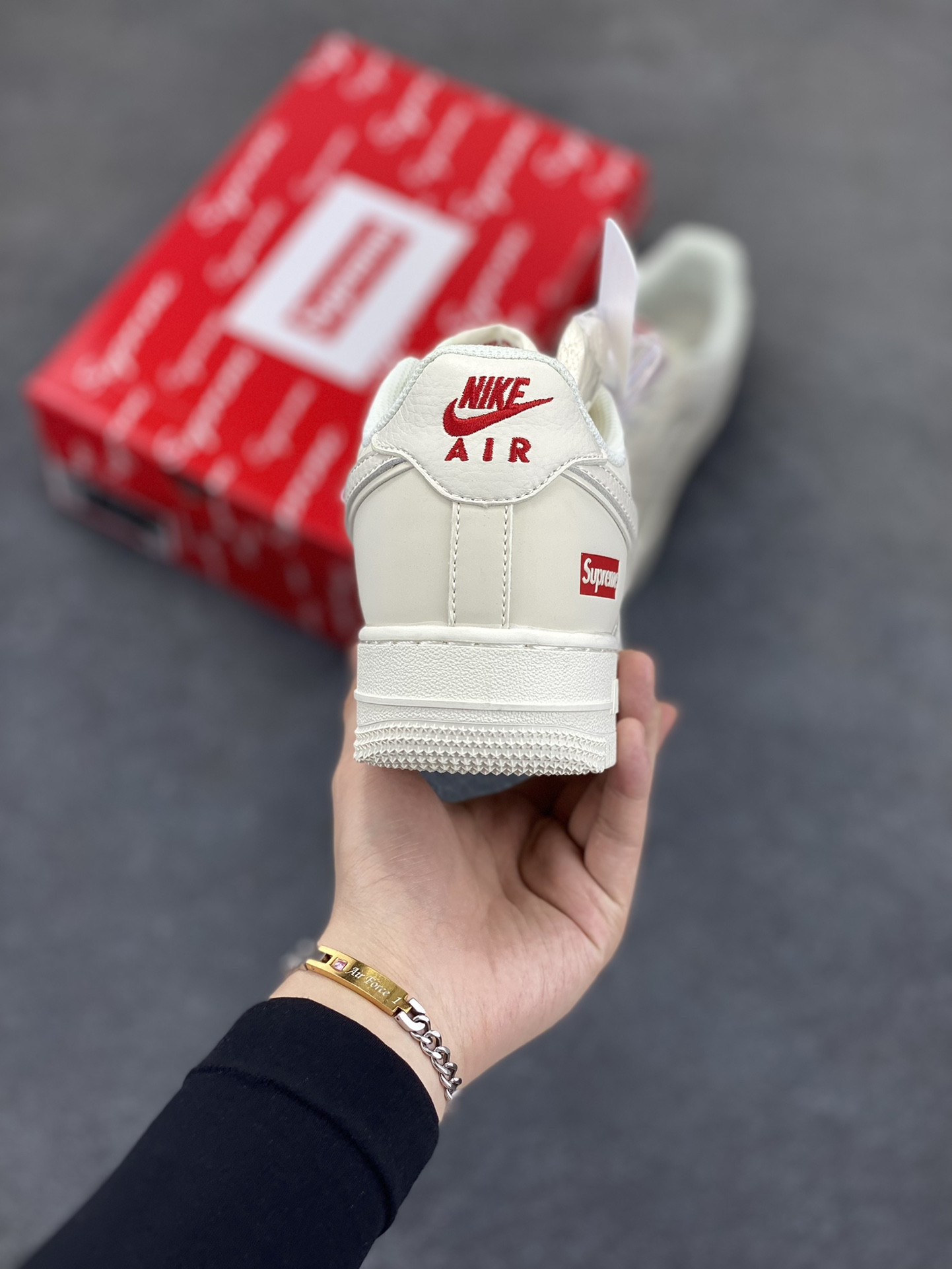 图片[4]-NIke Air Force 1 \’07 Low “Supreme联名——百搭米色”空军一号 低帮 运动鞋 休闲鞋 折边针车 工艺难度大 原楦头原纸板 原装鞋盒 定制五金配件 内置全掌气垫 原厂鞋底 货号：CS5288-011 尺码：36 36.5 37.5 38 38.5 39 40 40.5 41 42 42.5 43 44 44.5 45-选品中心