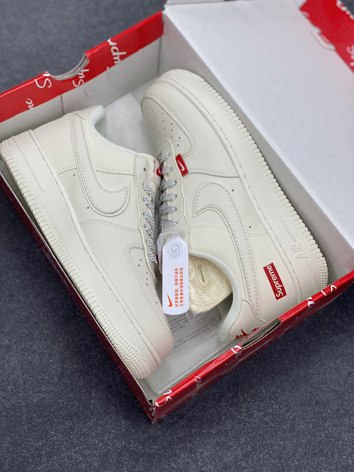 图片[9]-NIke Air Force 1 \’07 Low “Supreme联名——百搭米色”空军一号 低帮 运动鞋 休闲鞋 折边针车 工艺难度大 原楦头原纸板 原装鞋盒 定制五金配件 内置全掌气垫 原厂鞋底 货号：CS5288-011 尺码：36 36.5 37.5 38 38.5 39 40 40.5 41 42 42.5 43 44 44.5 45-选品中心