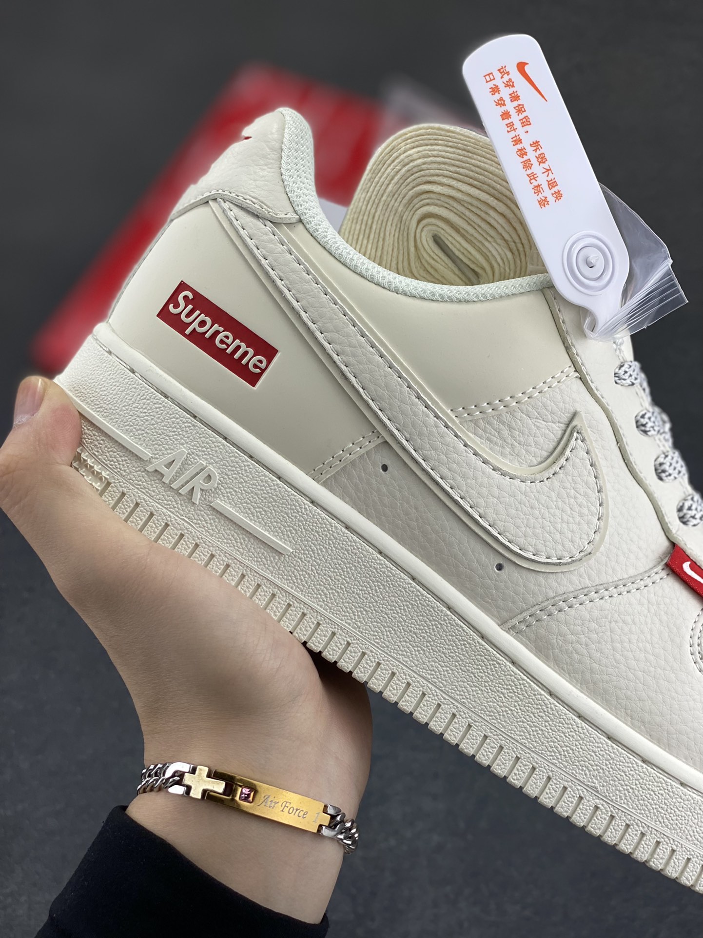 图片[6]-NIke Air Force 1 \’07 Low “Supreme联名——百搭米色”空军一号 低帮 运动鞋 休闲鞋 折边针车 工艺难度大 原楦头原纸板 原装鞋盒 定制五金配件 内置全掌气垫 原厂鞋底 货号：CS5288-011 尺码：36 36.5 37.5 38 38.5 39 40 40.5 41 42 42.5 43 44 44.5 45-选品中心