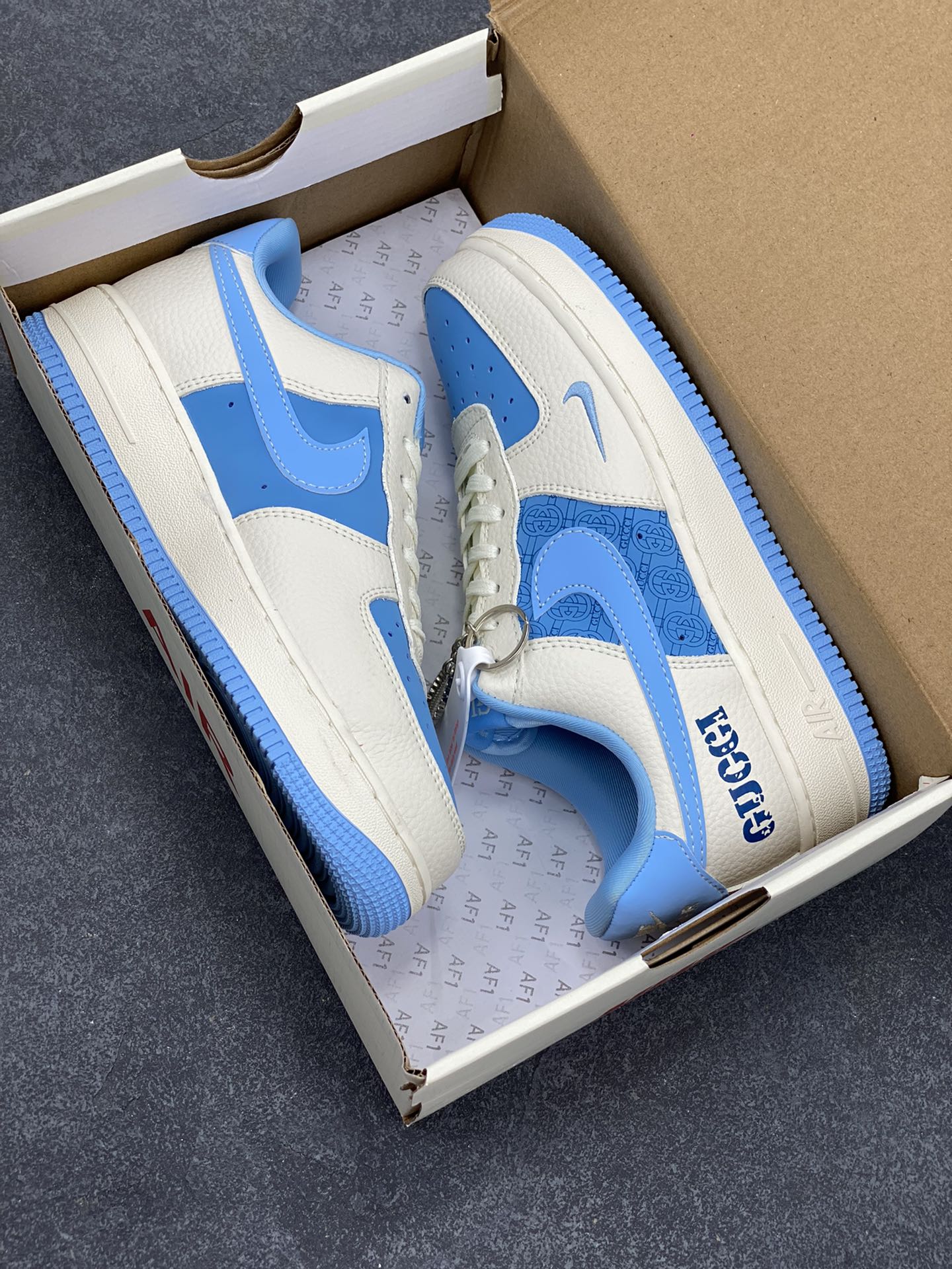 图片[9]-NIke Air Force 1 \’07 Low “古驰联名——冰山蓝”空军一号 低帮 运动鞋 休闲鞋 折边针车 工艺难度大 原楦头原纸板 原装鞋盒 定制五金配件 内置全掌气垫 原厂鞋底 货号：DF0188-067 尺码：36 36.5 37.5 38 38.5 39 40 40.5 41 42 42.5 43 44 44.5 45-选品中心