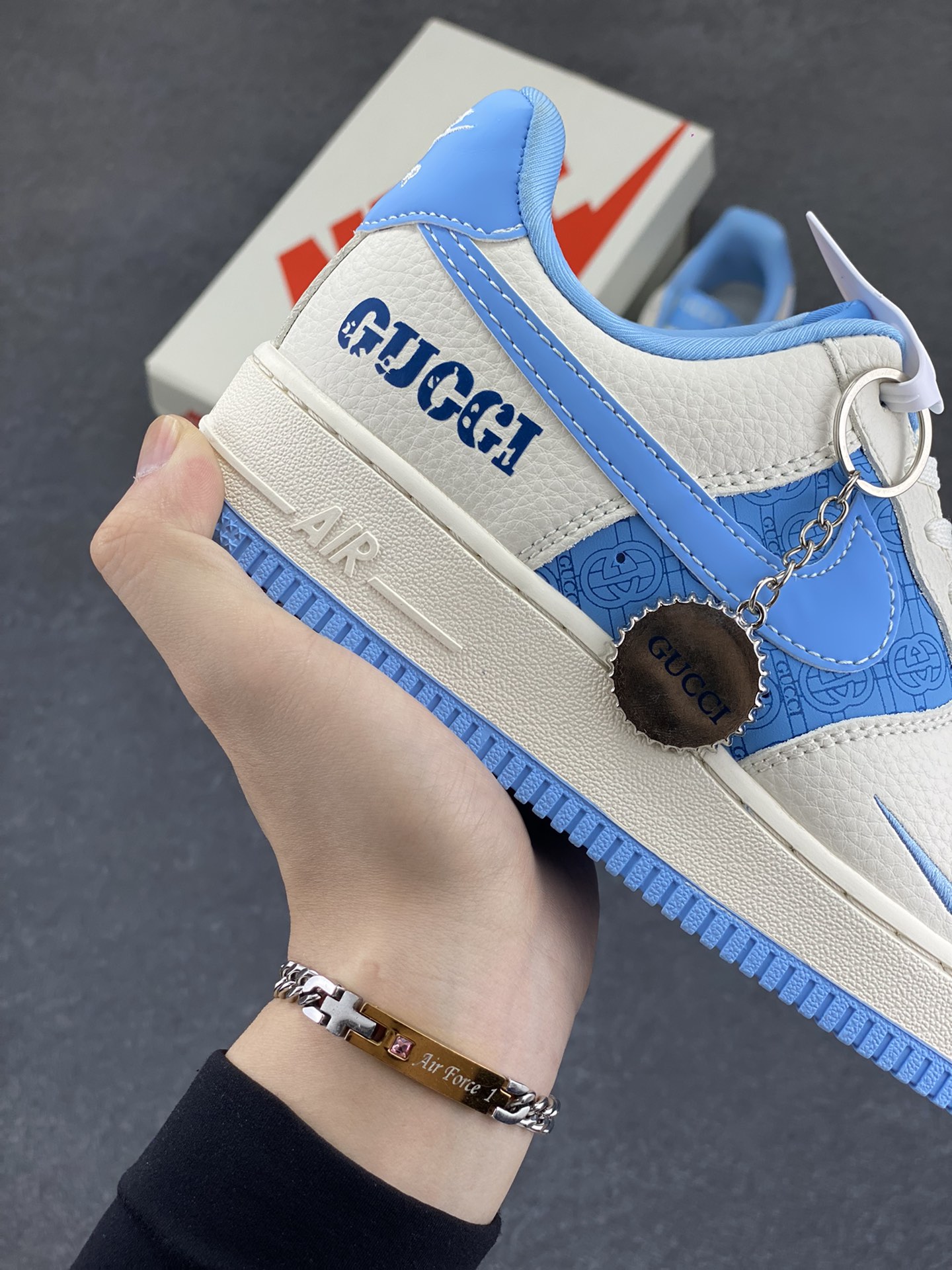 图片[6]-NIke Air Force 1 \’07 Low “古驰联名——冰山蓝”空军一号 低帮 运动鞋 休闲鞋 折边针车 工艺难度大 原楦头原纸板 原装鞋盒 定制五金配件 内置全掌气垫 原厂鞋底 货号：DF0188-067 尺码：36 36.5 37.5 38 38.5 39 40 40.5 41 42 42.5 43 44 44.5 45-选品中心