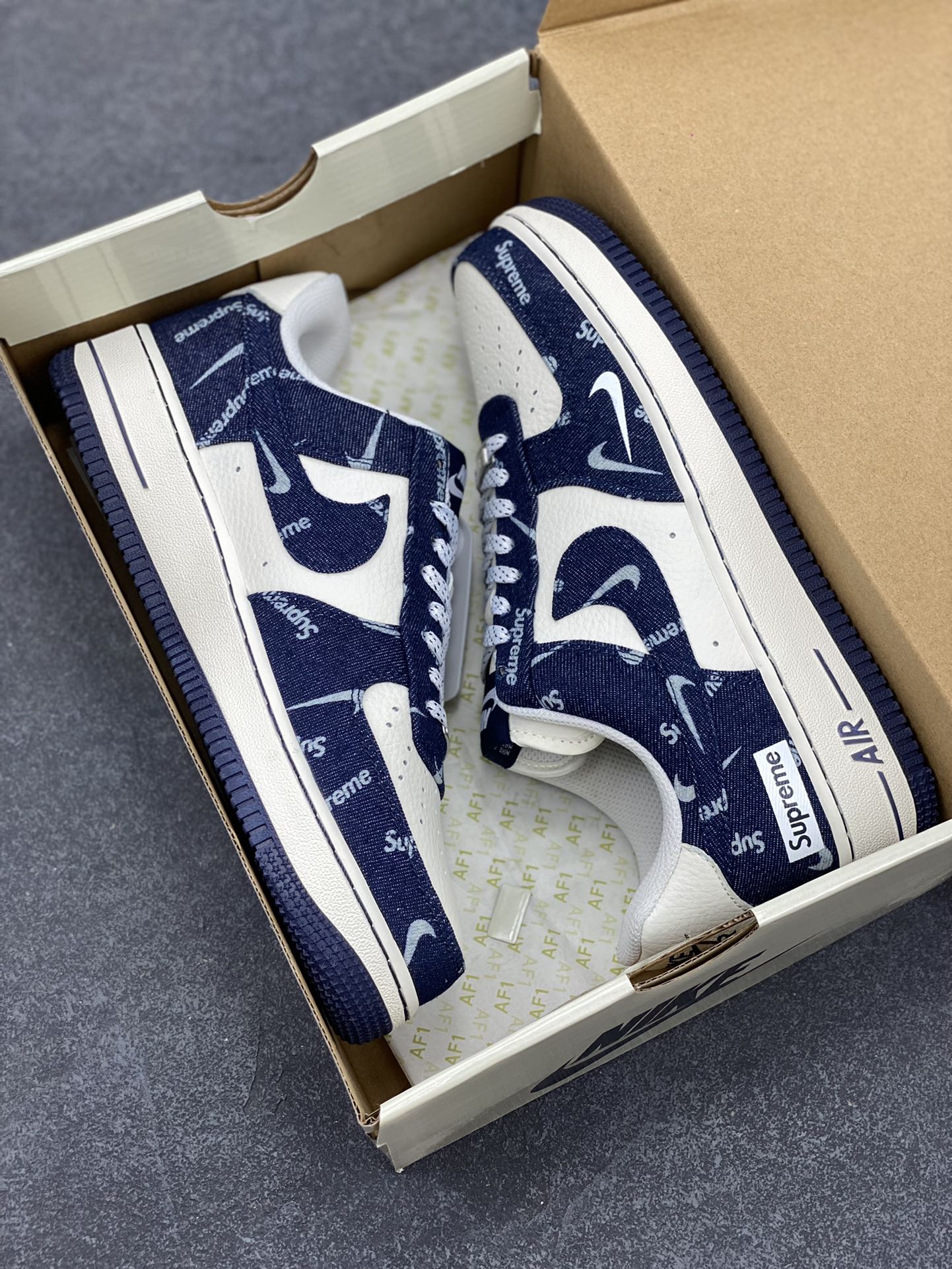 图片[9]-NIke Air Force 1 \’07 Low SUP联名-蓝牛仔小白勾 空军一号低帮 运动鞋 休闲鞋 折边针车 工艺难度大 原楦头原纸板 原装鞋盒 定制五金配件 内置全掌气垫 原厂鞋底 货号：LW9279-005 尺码：36 36.5 37.5 38 38.5 39 40 40.5 41 42 42.5 43 44 44.5 45-选品中心