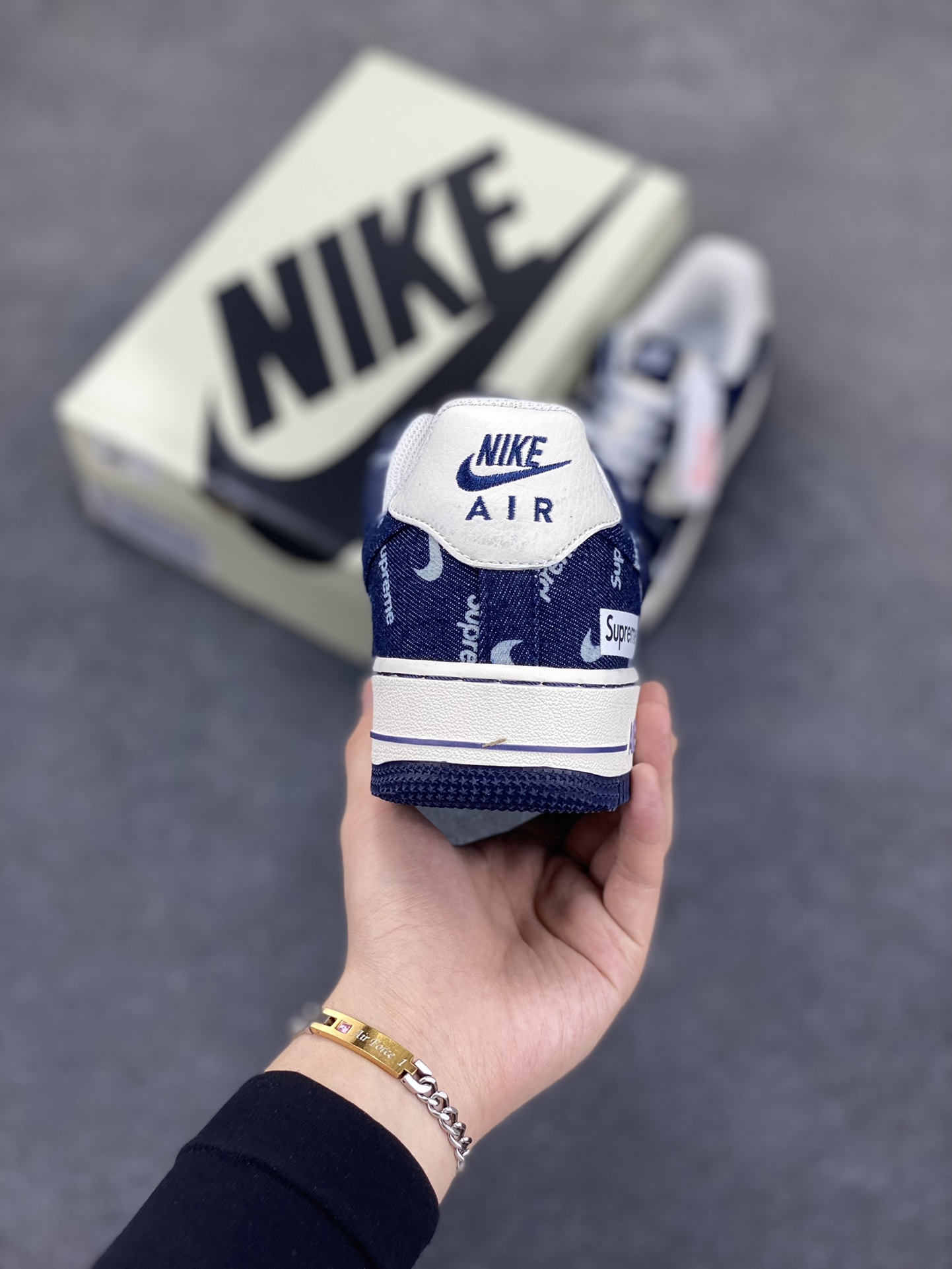图片[4]-NIke Air Force 1 \’07 Low SUP联名-蓝牛仔小白勾 空军一号低帮 运动鞋 休闲鞋 折边针车 工艺难度大 原楦头原纸板 原装鞋盒 定制五金配件 内置全掌气垫 原厂鞋底 货号：LW9279-005 尺码：36 36.5 37.5 38 38.5 39 40 40.5 41 42 42.5 43 44 44.5 45-选品中心