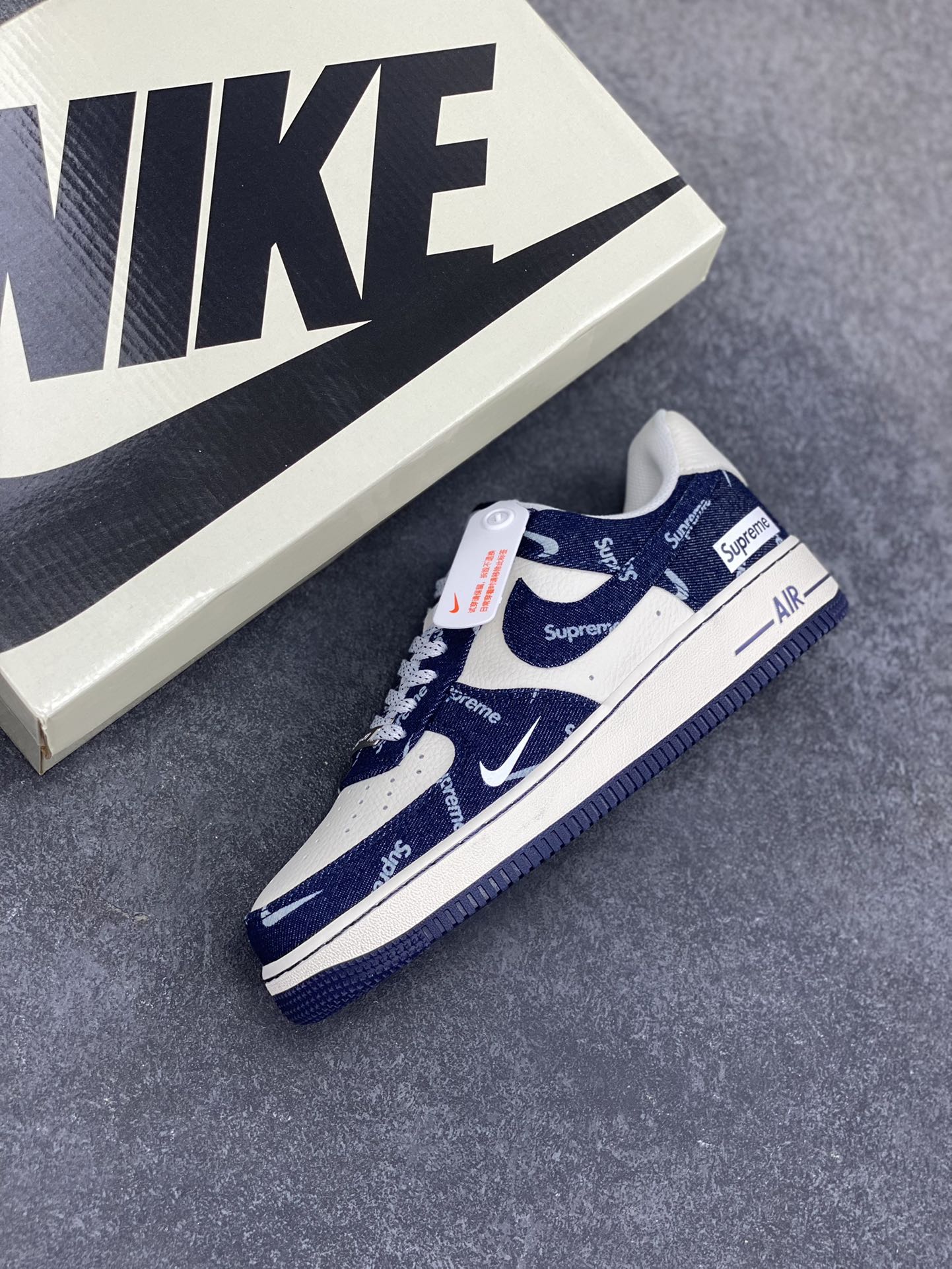 图片[7]-NIke Air Force 1 \’07 Low SUP联名-蓝牛仔小白勾 空军一号低帮 运动鞋 休闲鞋 折边针车 工艺难度大 原楦头原纸板 原装鞋盒 定制五金配件 内置全掌气垫 原厂鞋底 货号：LW9279-005 尺码：36 36.5 37.5 38 38.5 39 40 40.5 41 42 42.5 43 44 44.5 45-选品中心