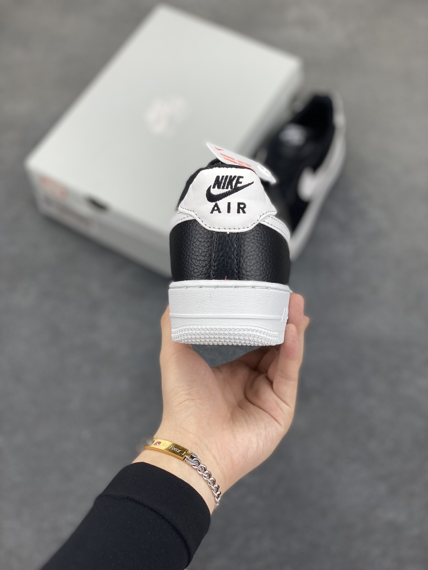 图片[4]-福利特价 Nike Air Force 1 Low \”Black and White\” 权志龙黑白 原楦头原纸板 打造纯正空军版型#专注外贸渠道 全掌内置蜂窝气垫 #原盒配件 原厂中底钢印、拉帮完美 货号：CT2302-002 尺码：36 36.5 37.5 38 38.5 39 40 40.5 41 42 42.5 43 44 44.5 45-选品中心