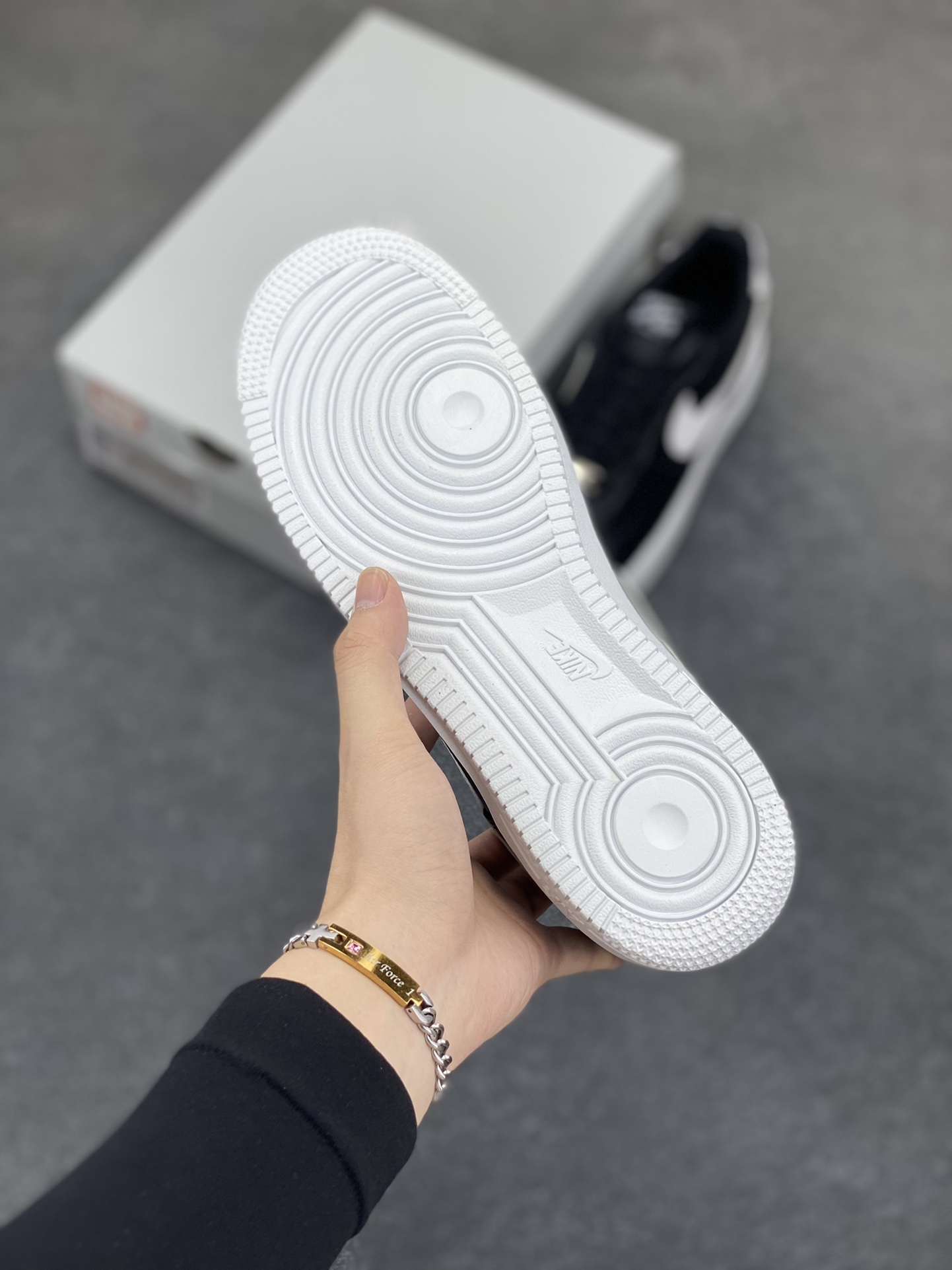 图片[5]-福利特价 Nike Air Force 1 Low \”Black and White\” 权志龙黑白 原楦头原纸板 打造纯正空军版型#专注外贸渠道 全掌内置蜂窝气垫 #原盒配件 原厂中底钢印、拉帮完美 货号：CT2302-002 尺码：36 36.5 37.5 38 38.5 39 40 40.5 41 42 42.5 43 44 44.5 45-选品中心