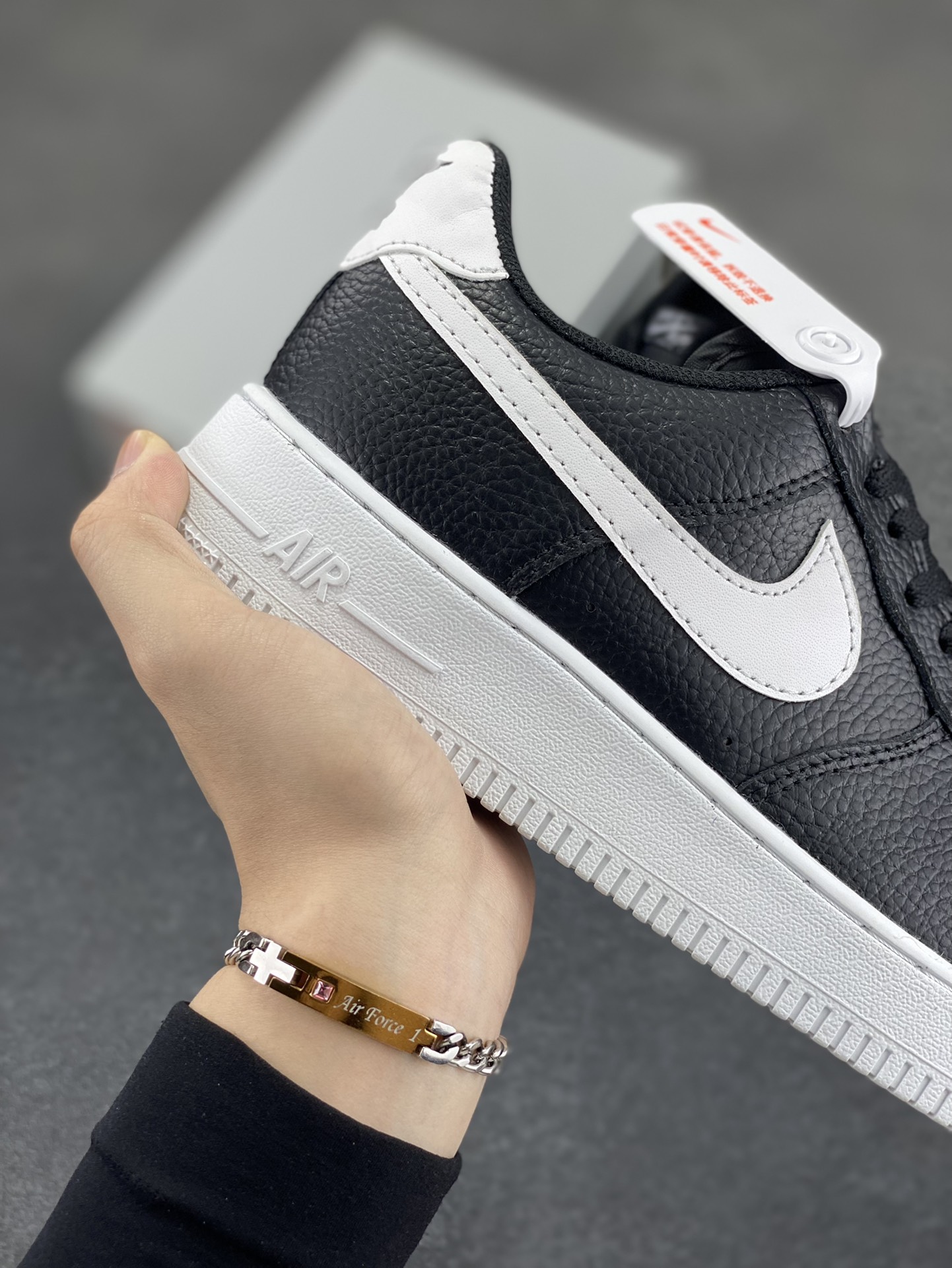 图片[6]-福利特价 Nike Air Force 1 Low \”Black and White\” 权志龙黑白 原楦头原纸板 打造纯正空军版型#专注外贸渠道 全掌内置蜂窝气垫 #原盒配件 原厂中底钢印、拉帮完美 货号：CT2302-002 尺码：36 36.5 37.5 38 38.5 39 40 40.5 41 42 42.5 43 44 44.5 45-选品中心