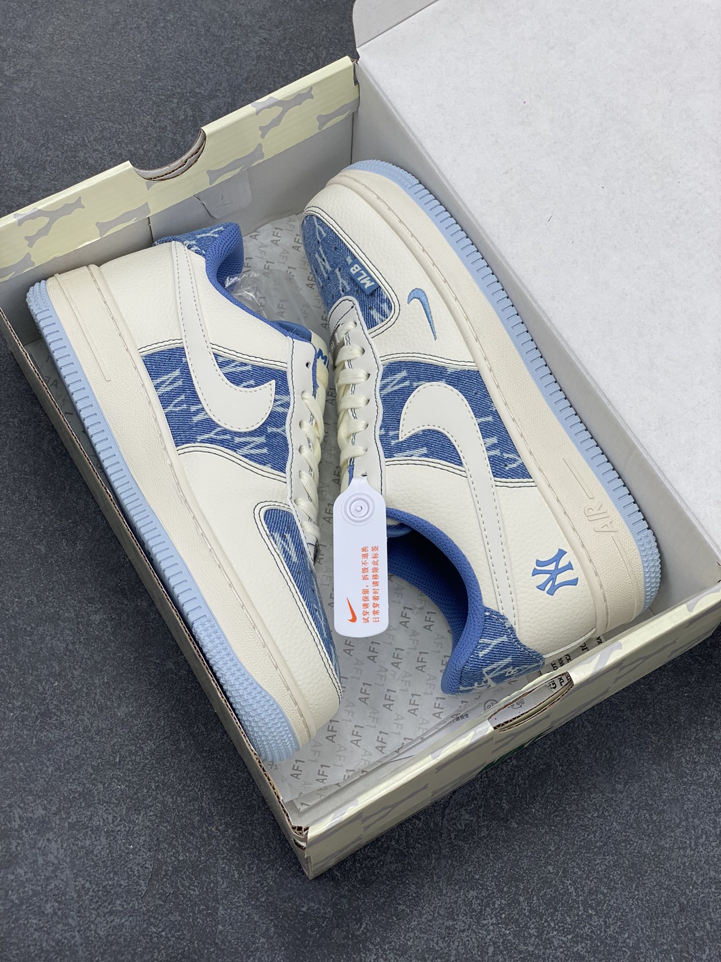 图片[9]-NIke Air Force 1 \’07 Low “MLB联名——白蓝”空军一号 低帮 运动鞋 休闲鞋 折边针车 工艺难度大 原楦头原纸板 原装鞋盒 定制五金配件 内置全掌气垫 原厂鞋底 货号：HS8068-015 尺码：36 36.5 37.5 38 38.5 39 40 40.5 41 42 42.5 43 44 44.5 45-选品中心