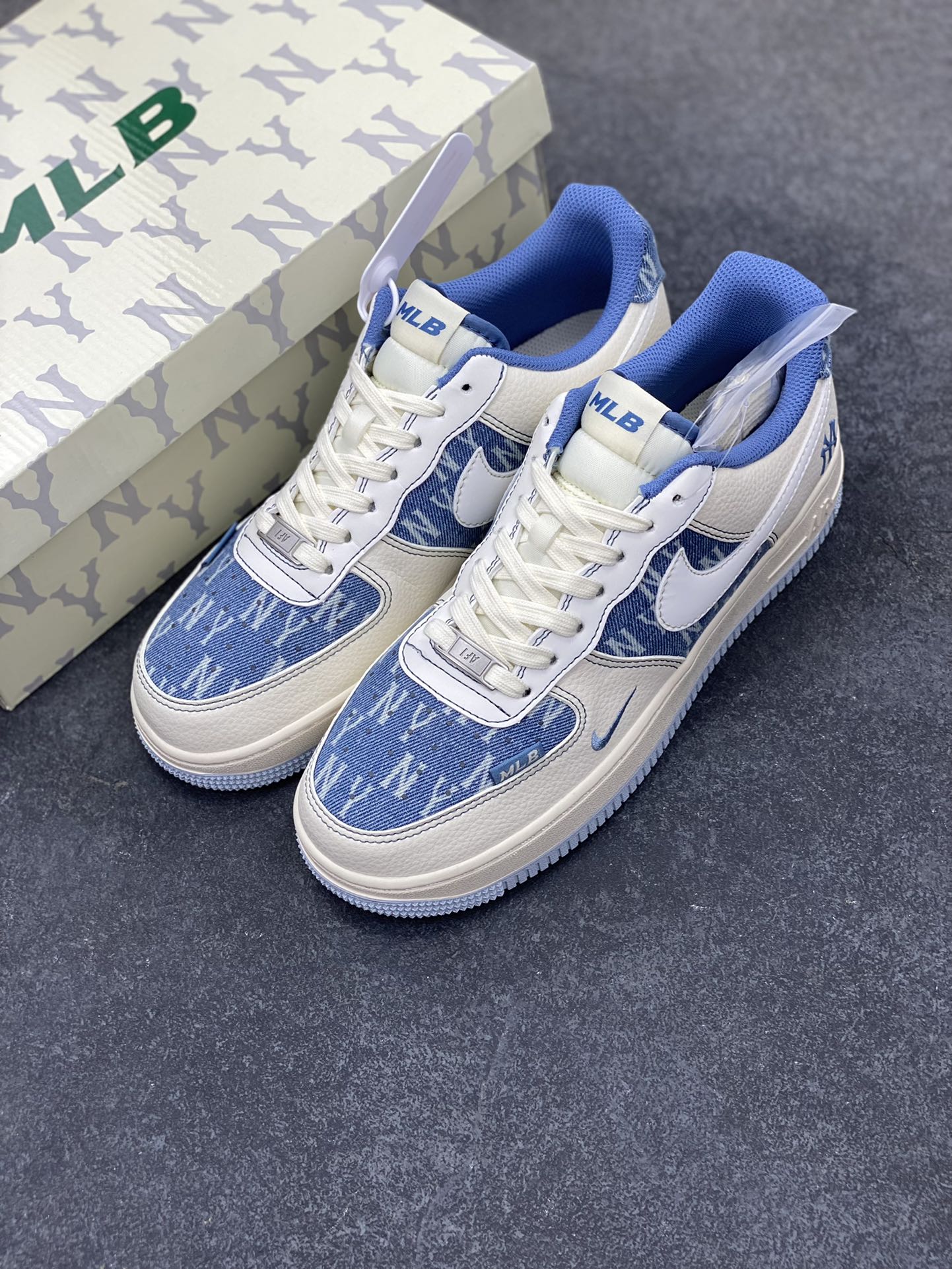 图片[8]-NIke Air Force 1 \’07 Low “MLB联名——白蓝”空军一号 低帮 运动鞋 休闲鞋 折边针车 工艺难度大 原楦头原纸板 原装鞋盒 定制五金配件 内置全掌气垫 原厂鞋底 货号：HS8068-015 尺码：36 36.5 37.5 38 38.5 39 40 40.5 41 42 42.5 43 44 44.5 45-选品中心