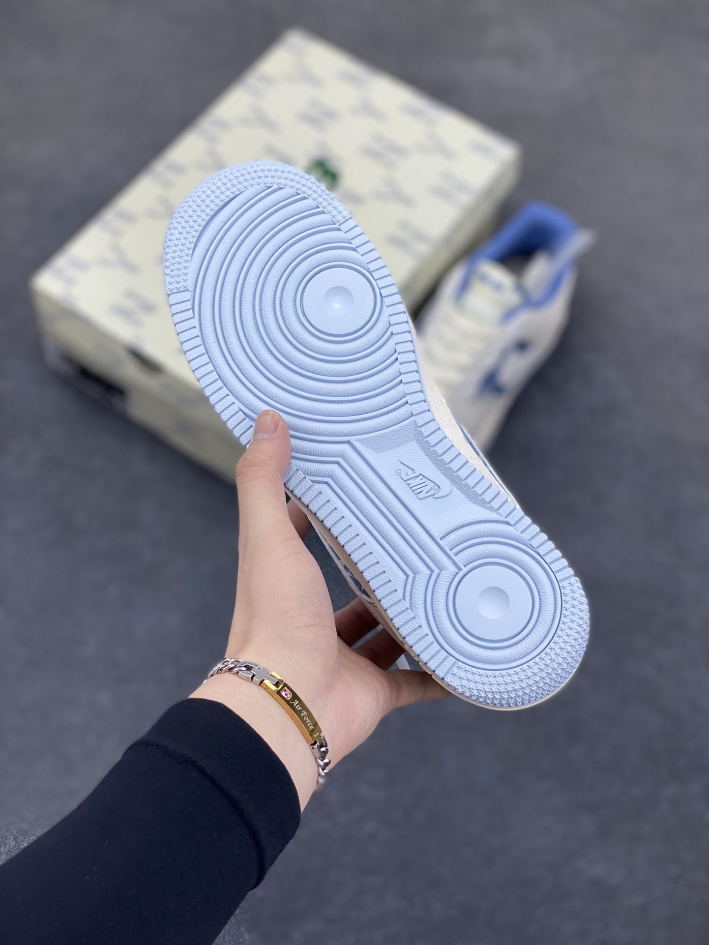 图片[5]-NIke Air Force 1 \’07 Low “MLB联名——白蓝”空军一号 低帮 运动鞋 休闲鞋 折边针车 工艺难度大 原楦头原纸板 原装鞋盒 定制五金配件 内置全掌气垫 原厂鞋底 货号：HS8068-015 尺码：36 36.5 37.5 38 38.5 39 40 40.5 41 42 42.5 43 44 44.5 45-选品中心