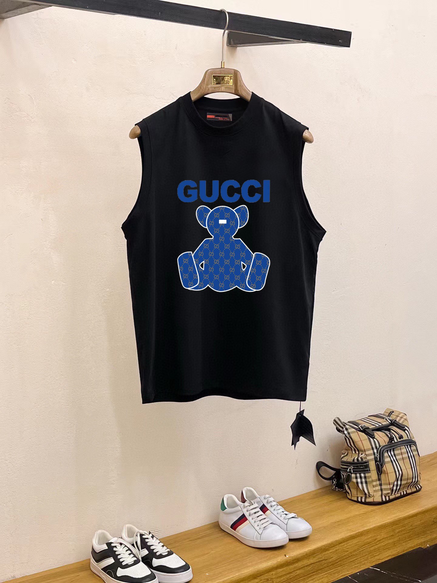 Gucci 品牌【GUCCI 古奇】2025夏季新品背心T袖 简约款式 任何人都可以轻松驾驶 进口定制丝光棉面料 手软舒适有型 吸汗透气