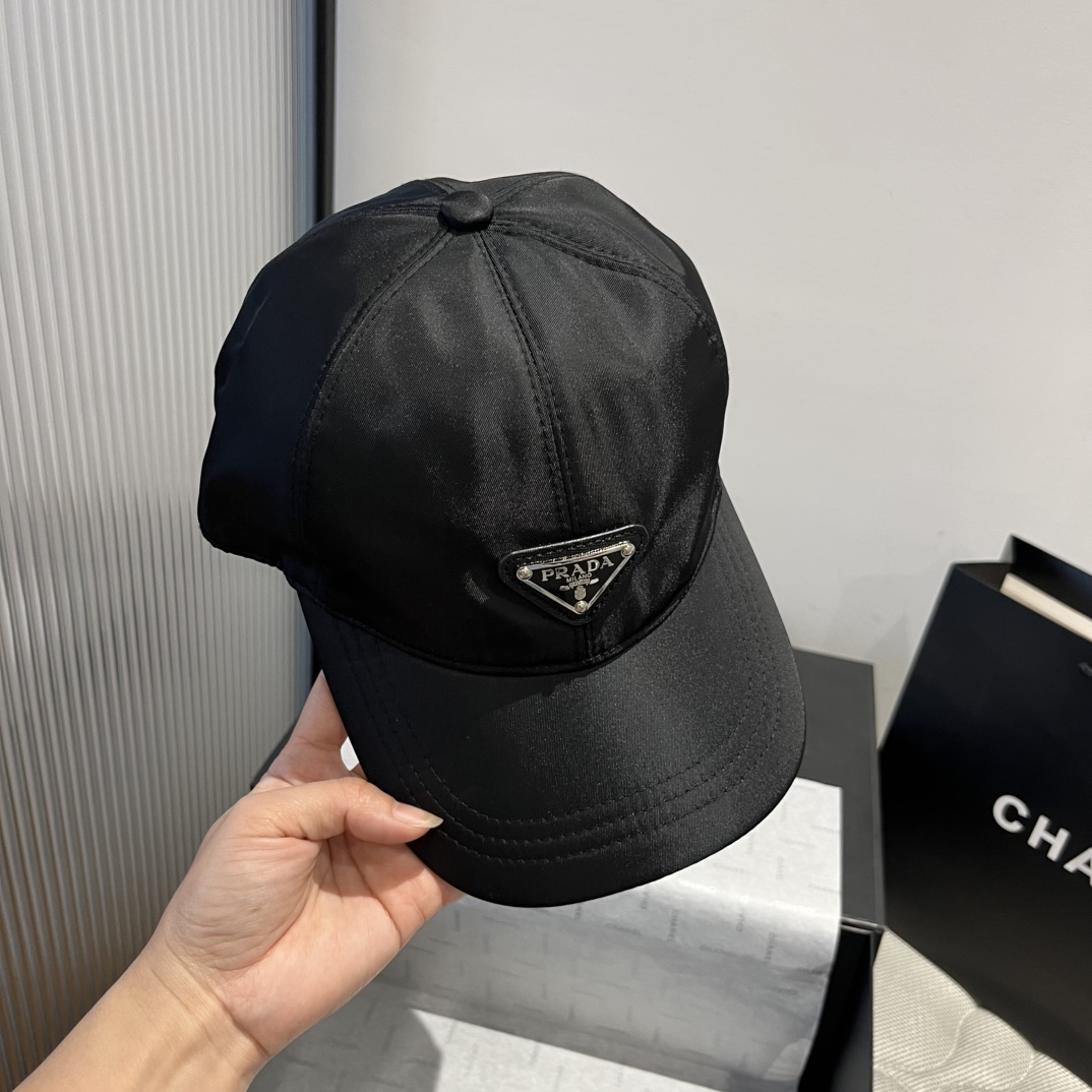 P

普拉达新款鸭舌帽