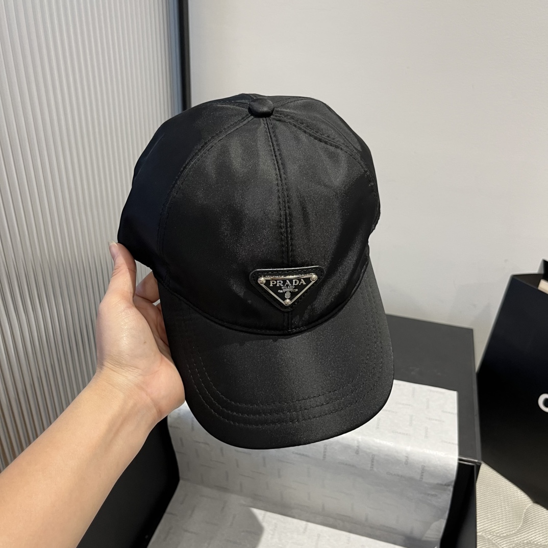 P

普拉达新款鸭舌帽