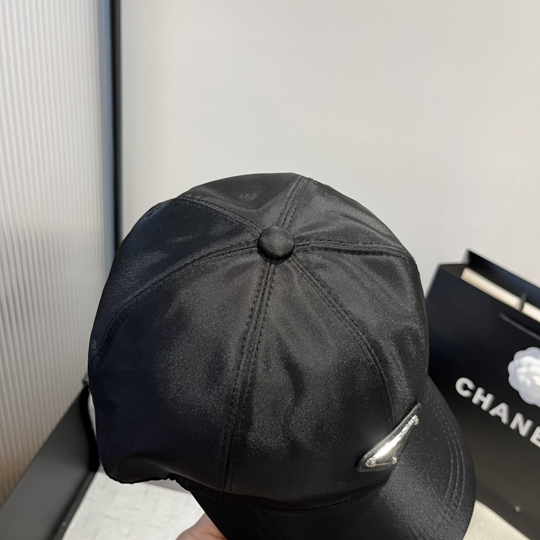 P

普拉达新款鸭舌帽