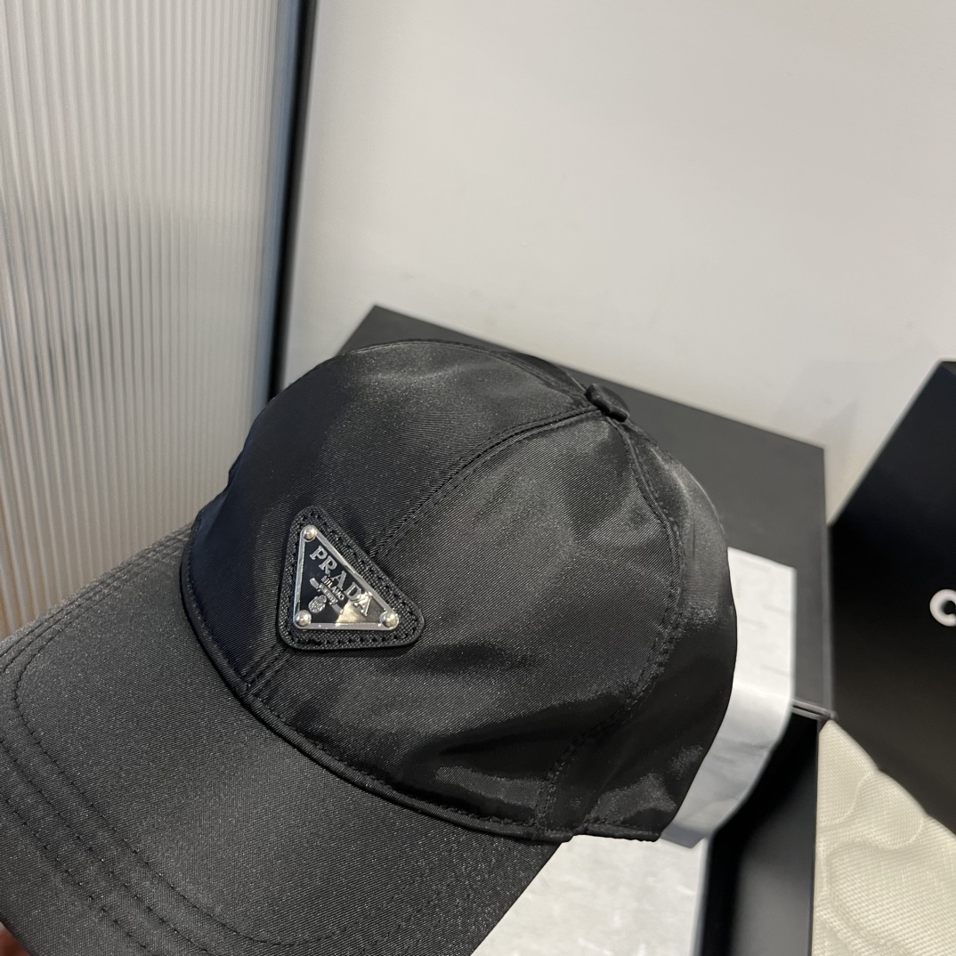 P

普拉达新款鸭舌帽