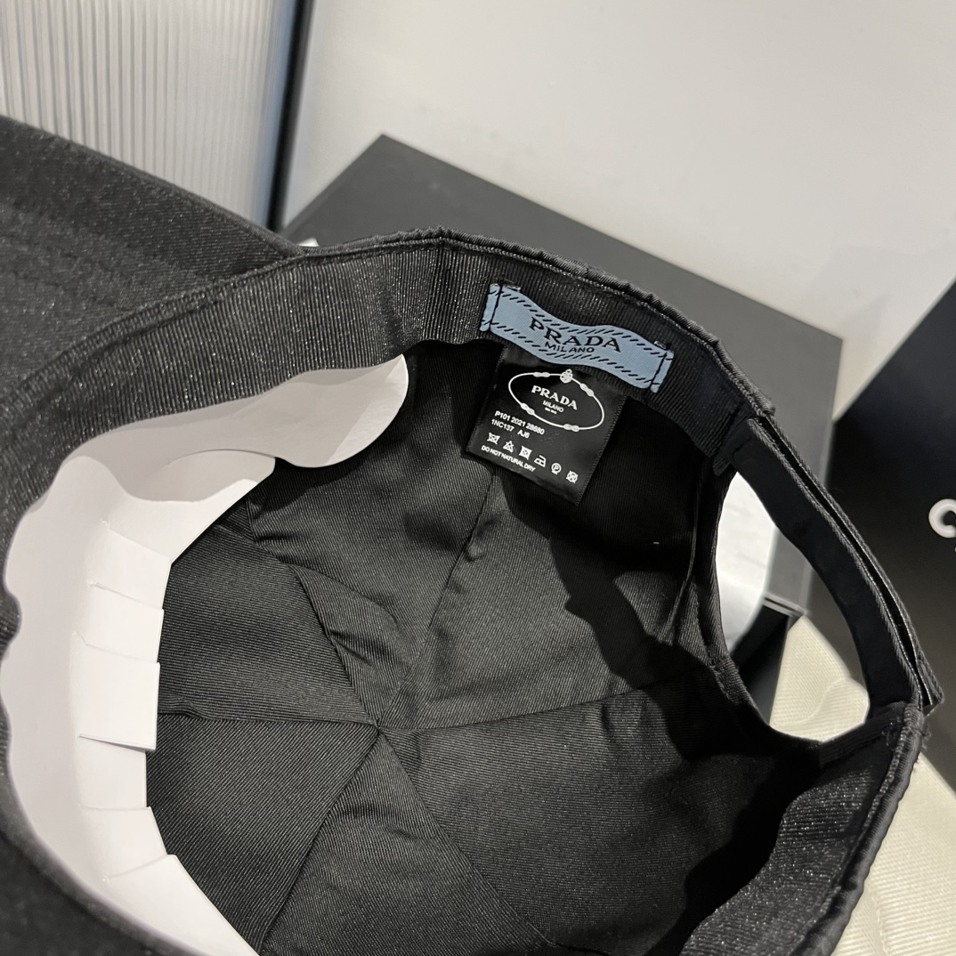 P

普拉达新款鸭舌帽