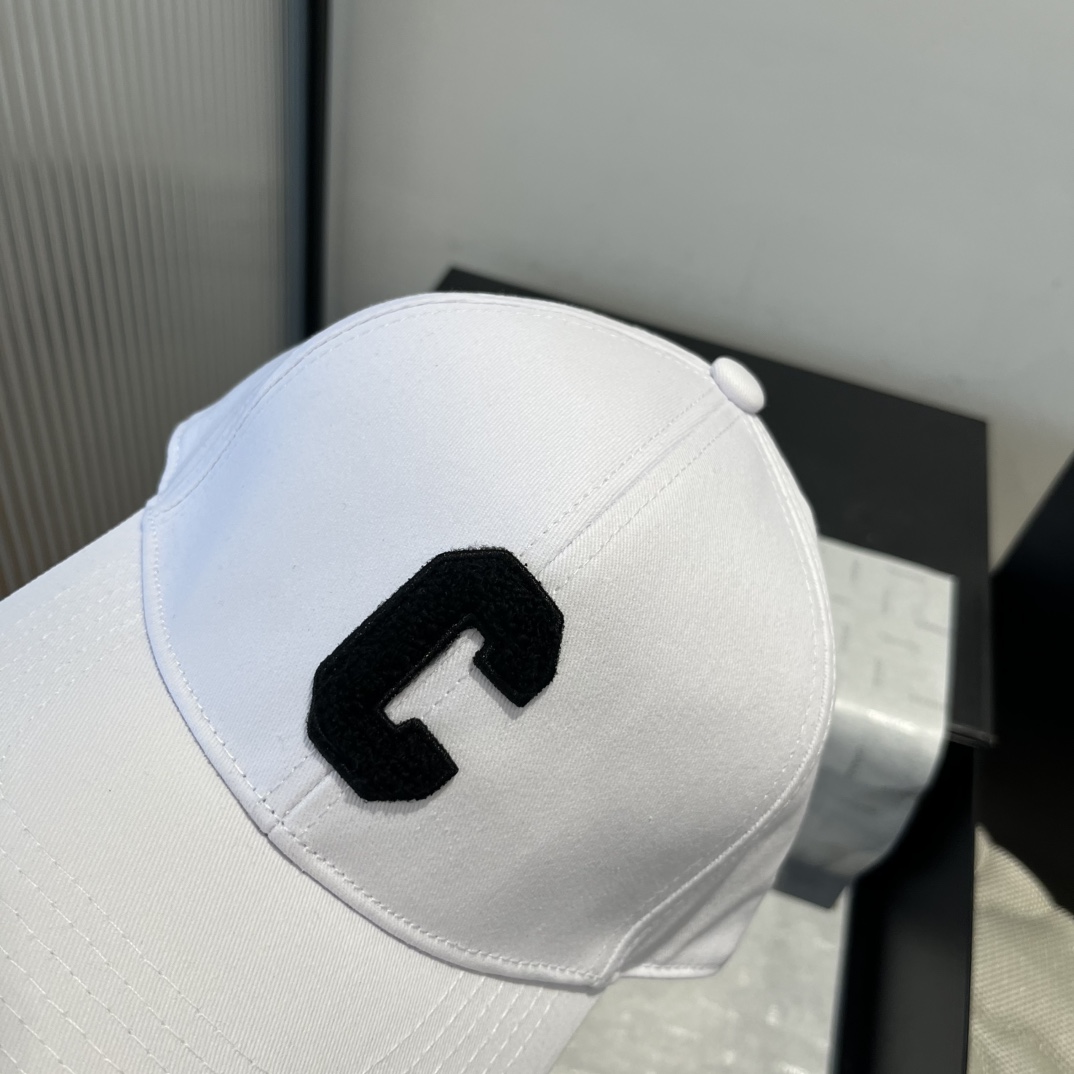 P

celine赛琳鸭舌帽