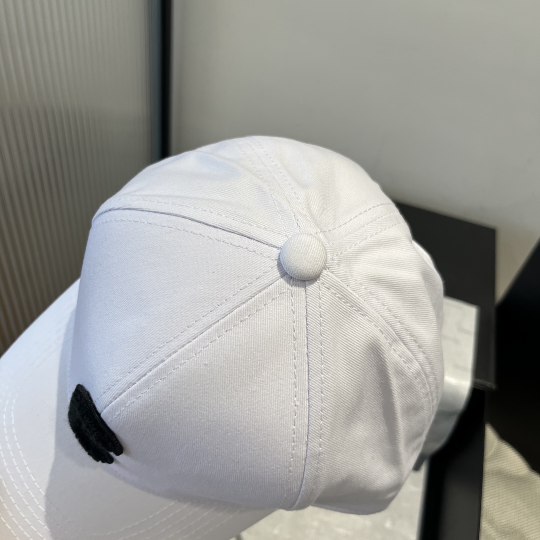 P

celine赛琳鸭舌帽