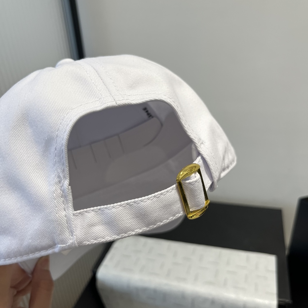 P

celine赛琳鸭舌帽