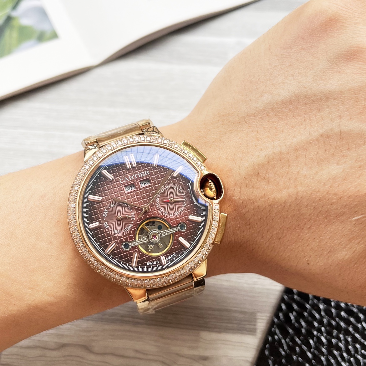 NO:338234,Platinum Steel 30 Blue Balloon Series Shockingly launched [Latest] Cartier Multifunctional Boutique Design [Type] Boutique Men's Watch [Watch Strap] Real Cowhide Strap [Movement] High-end Fully Automatic Mechanical Movement [Mirror] Mineral Strengthened Glass (More High Definition) Elegant Taste, Exotic, Ingenious, Ingenious, Wrist Treasure, Size Diameter 42mm Thickness 12.5mm Hot Sale!  Welcome to reprint!  cartier cowhide19860909白金钢30 蓝气球系列 震撼上市【最新】卡地亚 多功能精品设计【类型】精品男士腕表【表带】真牛皮表带【机芯】高端全自动机械机芯【镜面】矿物质强化玻璃（更高清） 品味高雅 浩瀚大气 匠心独运 腕间瑰宝 尺寸直径42mm厚12.5mm热卖上市！欢迎转载！,,cartier,cowhide,Watch