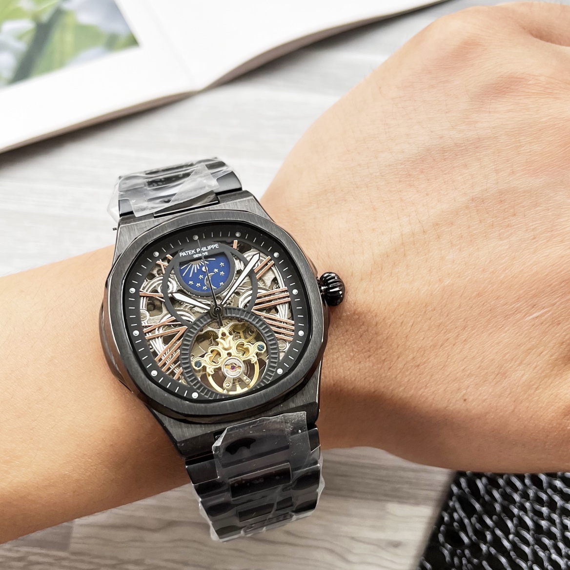 NO:338149,Steel belt (same price for gold and white) Men's love Nautilus series watches [Latest] Patek Philippe's best design exclusive first release [Type] Boutique men's watch [Watch strap] Rubber strap [Movement] High-end fully automatic mechanical movement [Mirror] Mineral reinforced glass (More HD) Elegant taste, vast and atmospheric, ingenious, wrist treasure, size diameter 41mm thick 12mm, hot sale!  Welcome to reprint!  ,,patek philippe19860909钢带（金白同价） 男人挚爱鹦鹉螺系列腕表【最新】百达翡丽最佳设计独家首发【类型】精品男士腕表【表带】橡胶表带【机芯】高端全自动机械机芯【镜面】矿物质强化玻璃（更高清） 品味高雅 浩瀚大气 匠心独运 腕间瑰宝 尺寸直径41mm厚12mm热卖上市！欢迎转载！,,patek philippe,Watch