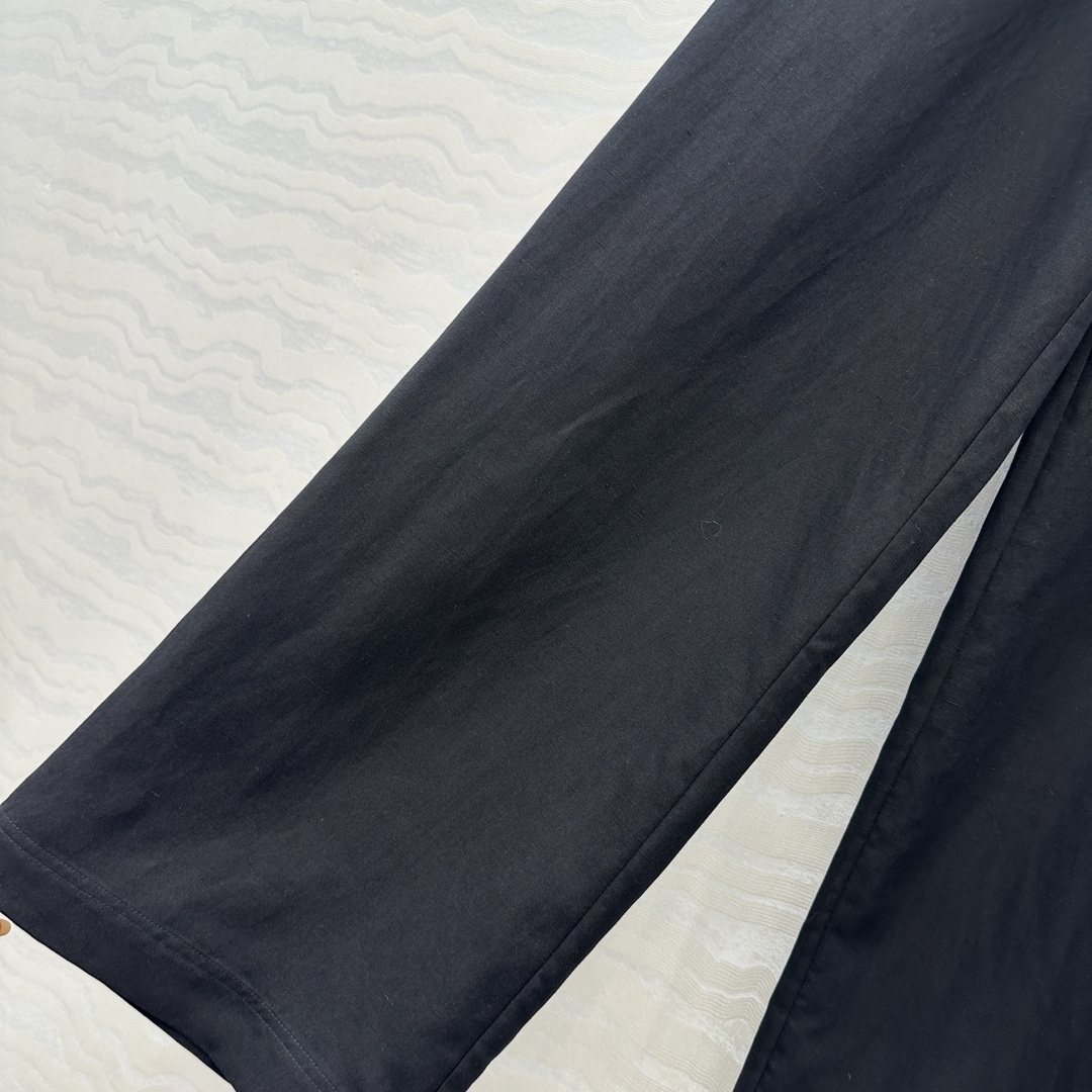 独家首发♥️原单品质TM*长期主义，老钱风松弛感穿搭❤️莱赛尔天丝亚麻抽绳直筒裤！极简主义风系带松紧设计