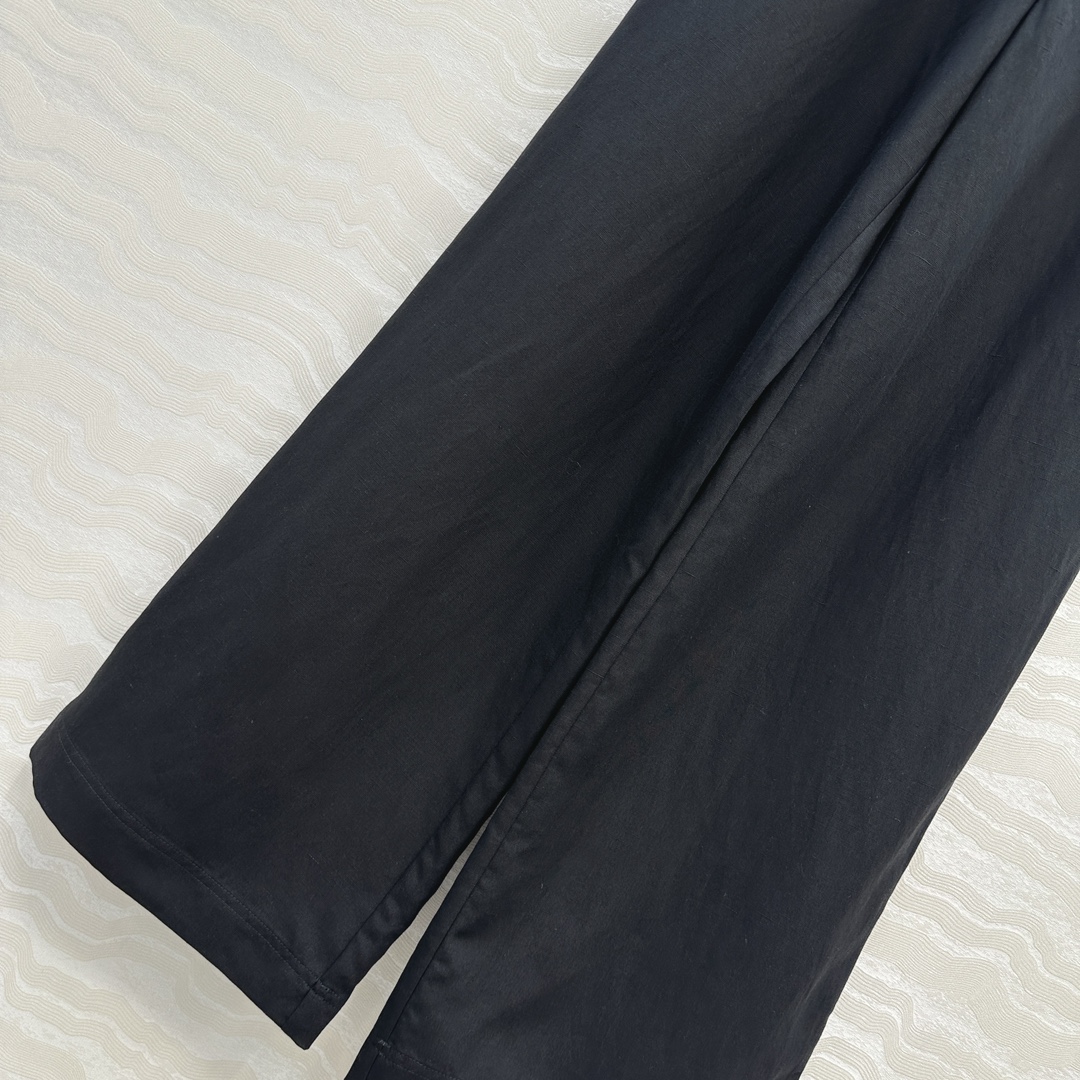 独家首发♥️原单品质TM*长期主义，老钱风松弛感穿搭❤️莱赛尔天丝亚麻抽绳直筒裤！极简主义风系带松紧设计