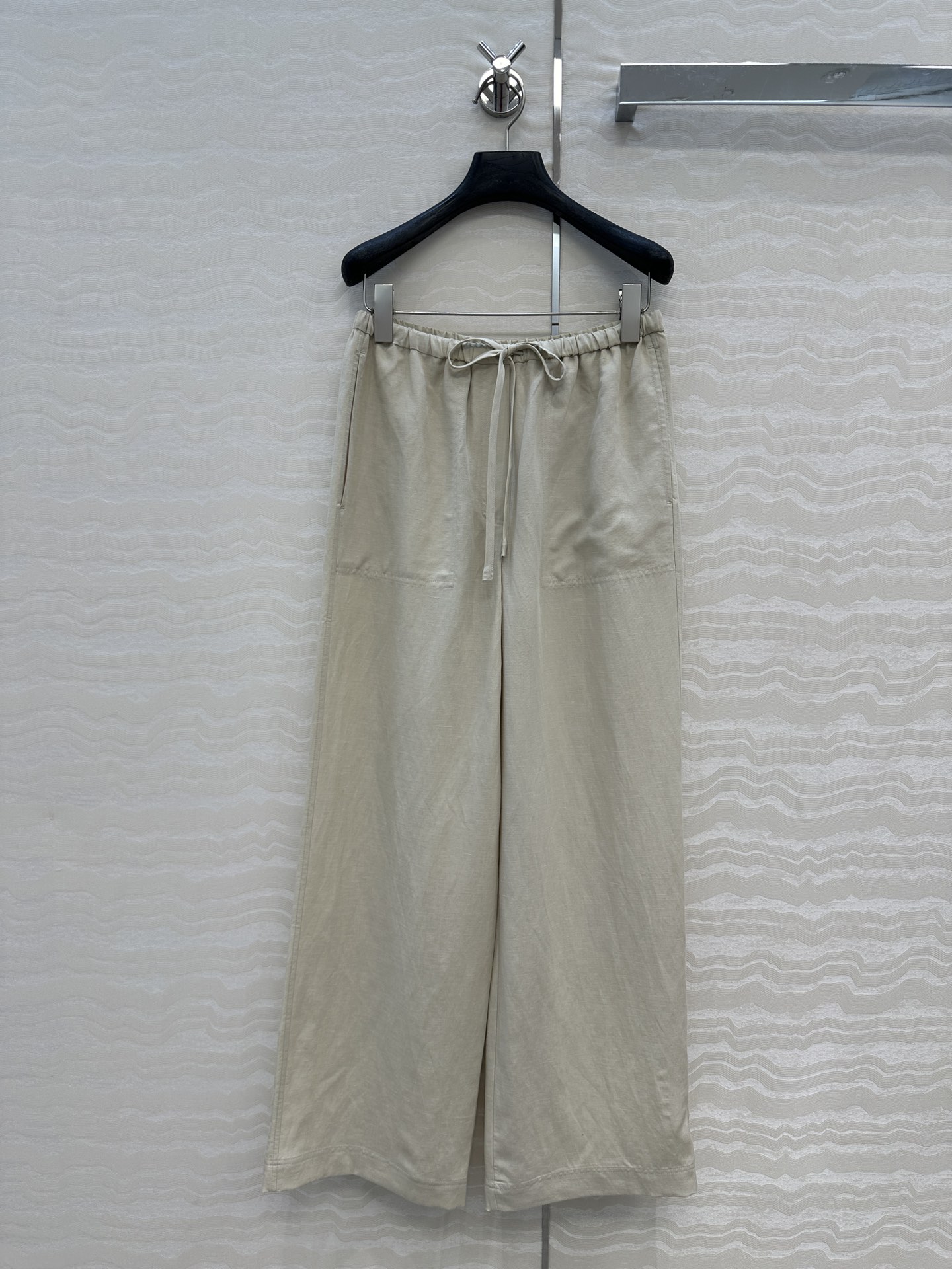 独家首发♥️原单品质TM*长期主义，老钱风松弛感穿搭❤️莱赛尔天丝亚麻抽绳直筒裤！极简主义风系带松紧设计