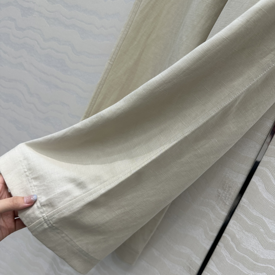 独家首发♥️原单品质TM*长期主义，老钱风松弛感穿搭❤️莱赛尔天丝亚麻抽绳直筒裤！极简主义风系带松紧设计