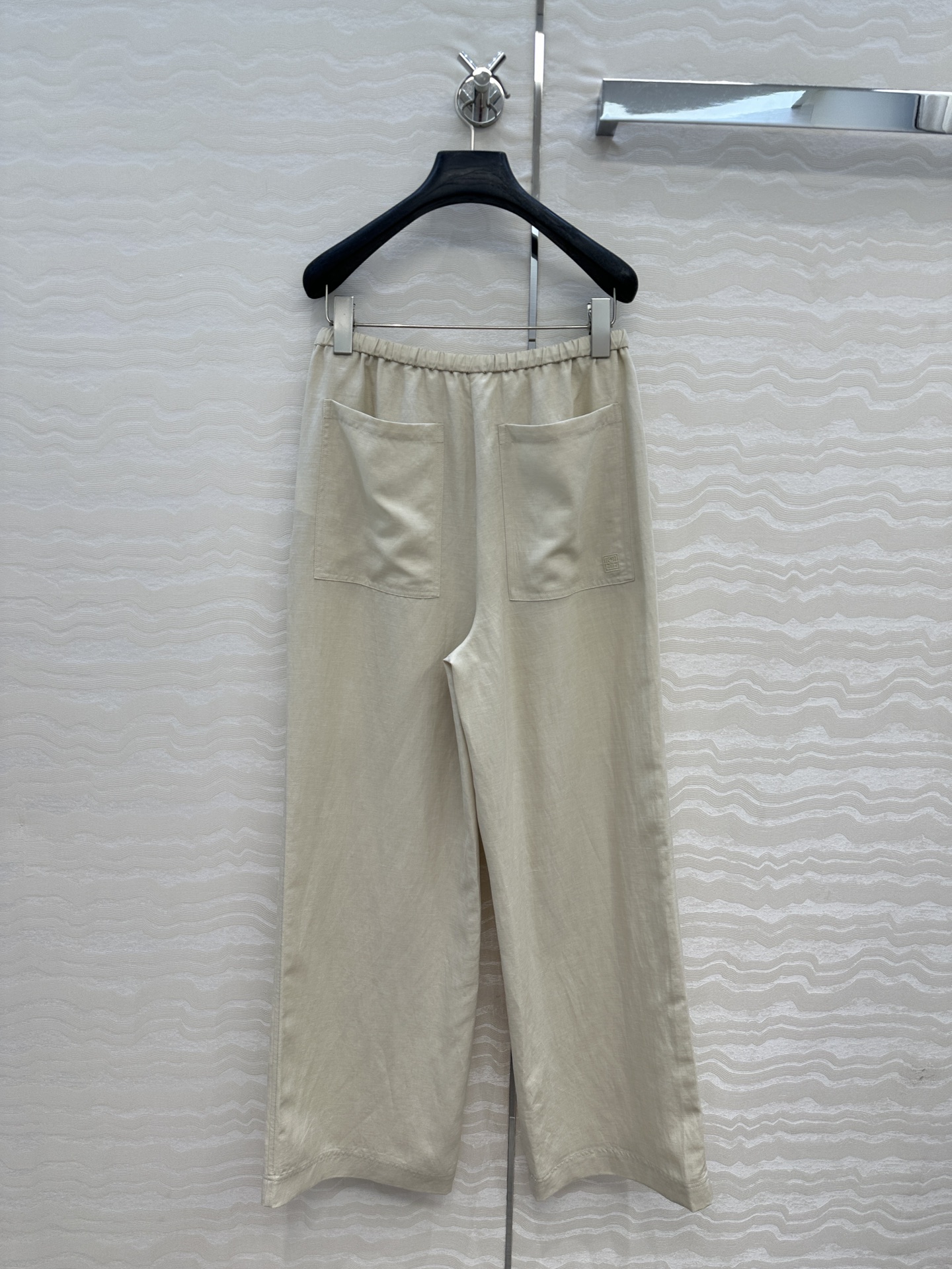 独家首发♥️原单品质TM*长期主义，老钱风松弛感穿搭❤️莱赛尔天丝亚麻抽绳直筒裤！极简主义风系带松紧设计