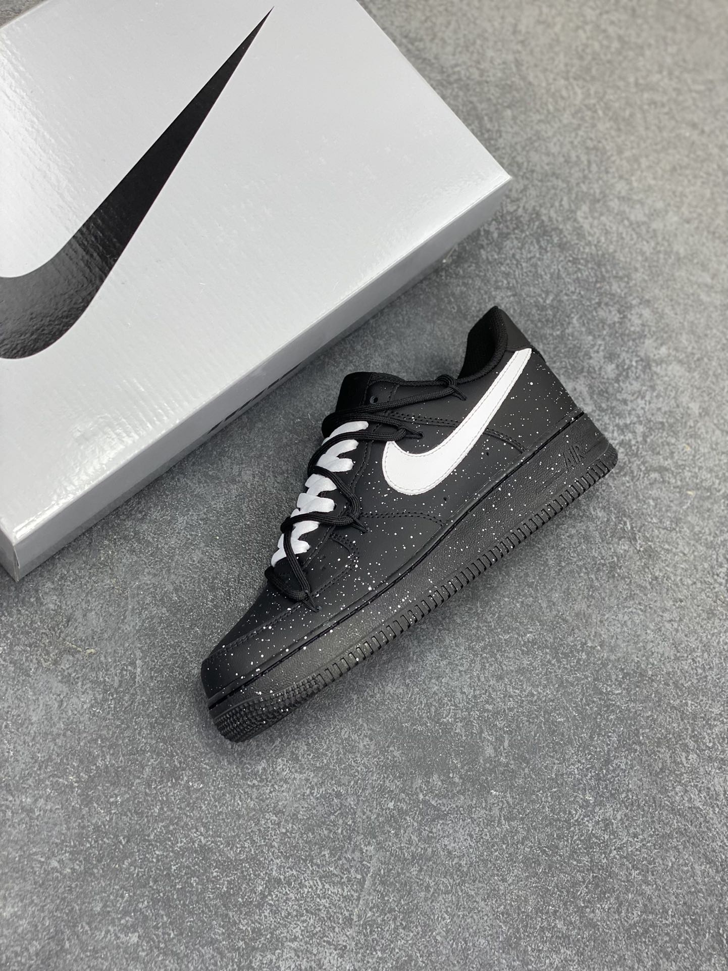 图片[7]-Nike Air Force 1 Low’07 白色满天星泼墨 空军一号低帮休闲板鞋 定制皮料 原厂3D打印 定制鞋盒 原楦原纸板 纯正空军版型 内置全掌气垫 货号：ZH0316-090 尺码：36 36.5 37.5 38 38.5 39 40 40.5 41 42 42.5 43 44 44.5 45-选品中心
