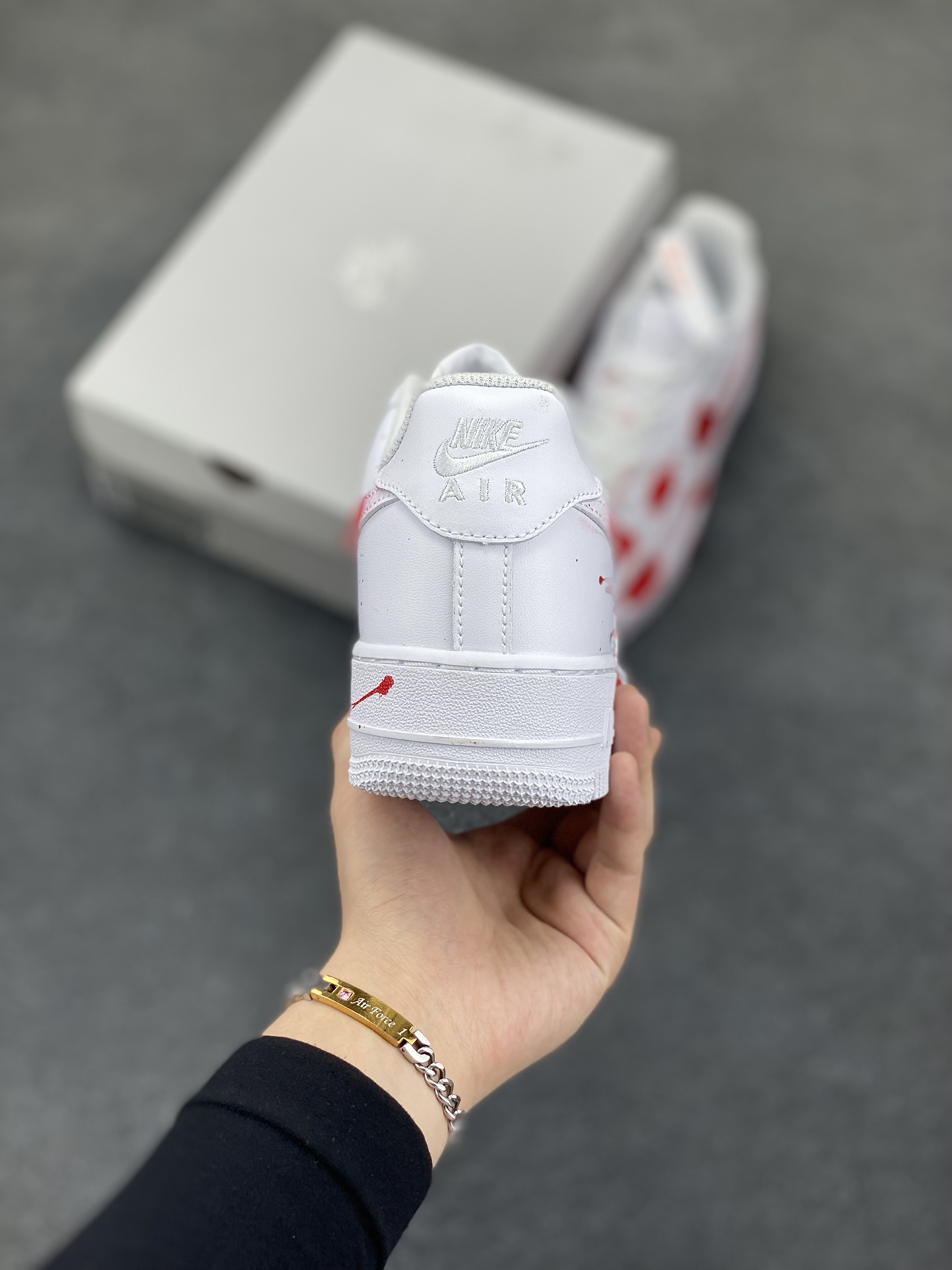 图片[4]-Nike Air Force 1 Low 空军一号低帮百搭休闲运动板鞋。柔软、弹性十足的缓震性能和出色的中底设计，横跨复古与现代的外型结合，造就出风靡全球三十多年的Force 1，直到今天还深受青睐。 货号：CW2288-111 尺码：36 36.5 37.5 38 38.5 39 40 40.5 41 42 42.5 43 44 44.5 45-选品中心