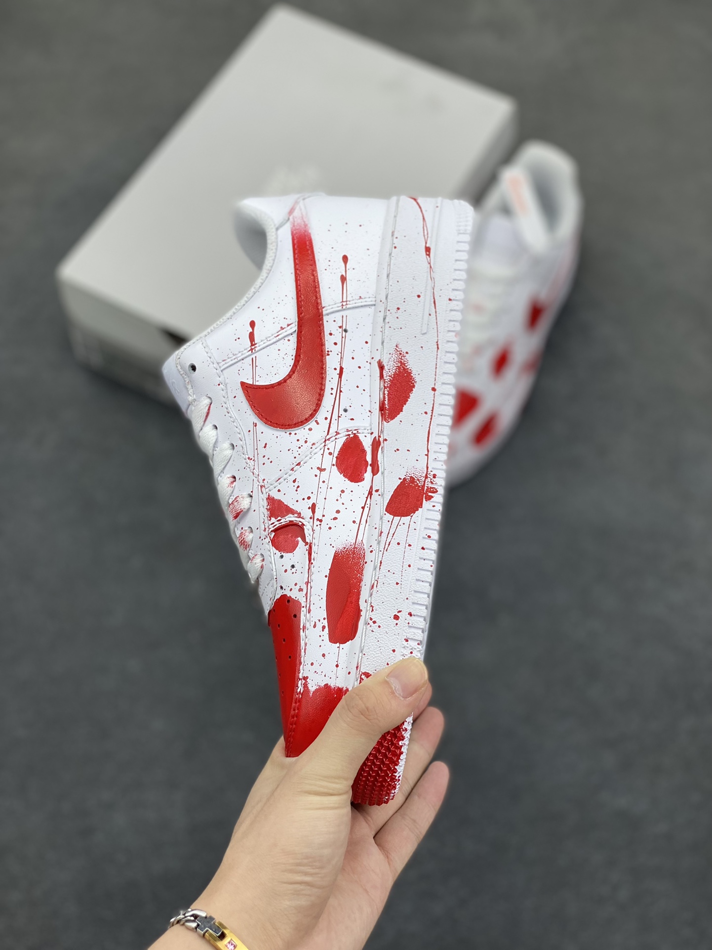 图片[3]-Nike Air Force 1 Low 空军一号低帮百搭休闲运动板鞋。柔软、弹性十足的缓震性能和出色的中底设计，横跨复古与现代的外型结合，造就出风靡全球三十多年的Force 1，直到今天还深受青睐。 货号：CW2288-111 尺码：36 36.5 37.5 38 38.5 39 40 40.5 41 42 42.5 43 44 44.5 45-选品中心