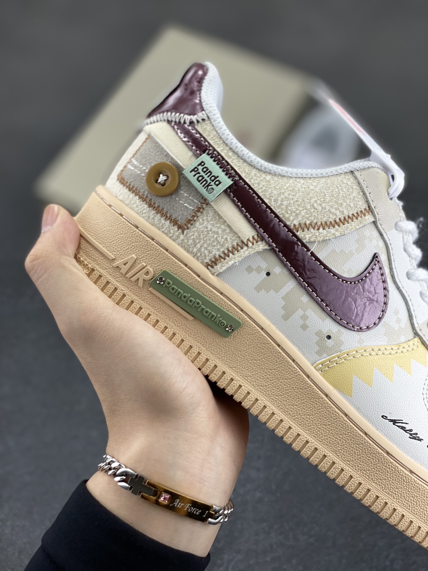 图片[6]-Nike Air Force 1 Low 空军一号低帮百搭休闲运动板鞋。柔软、弹性十足的缓震性能和出色的中底设计，横跨复古与现代的外型结合，造就出风靡全球三十多年的Force 1，直到今天还深受青睐。 货号：CW2288-111 尺码：36 36.5 37.5 38 38.5 39 40 40.5 41 42 42.5 43 44 44.5 45-选品中心