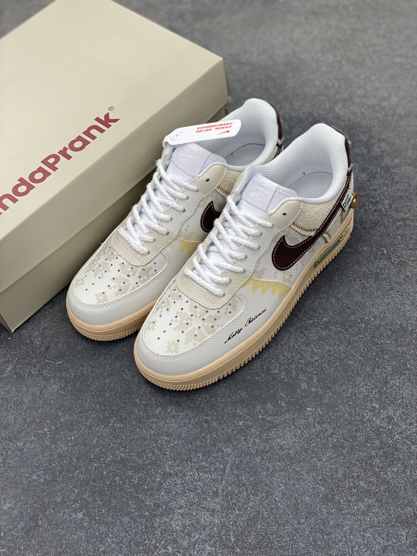 图片[8]-Nike Air Force 1 Low 空军一号低帮百搭休闲运动板鞋。柔软、弹性十足的缓震性能和出色的中底设计，横跨复古与现代的外型结合，造就出风靡全球三十多年的Force 1，直到今天还深受青睐。 货号：CW2288-111 尺码：36 36.5 37.5 38 38.5 39 40 40.5 41 42 42.5 43 44 44.5 45-选品中心