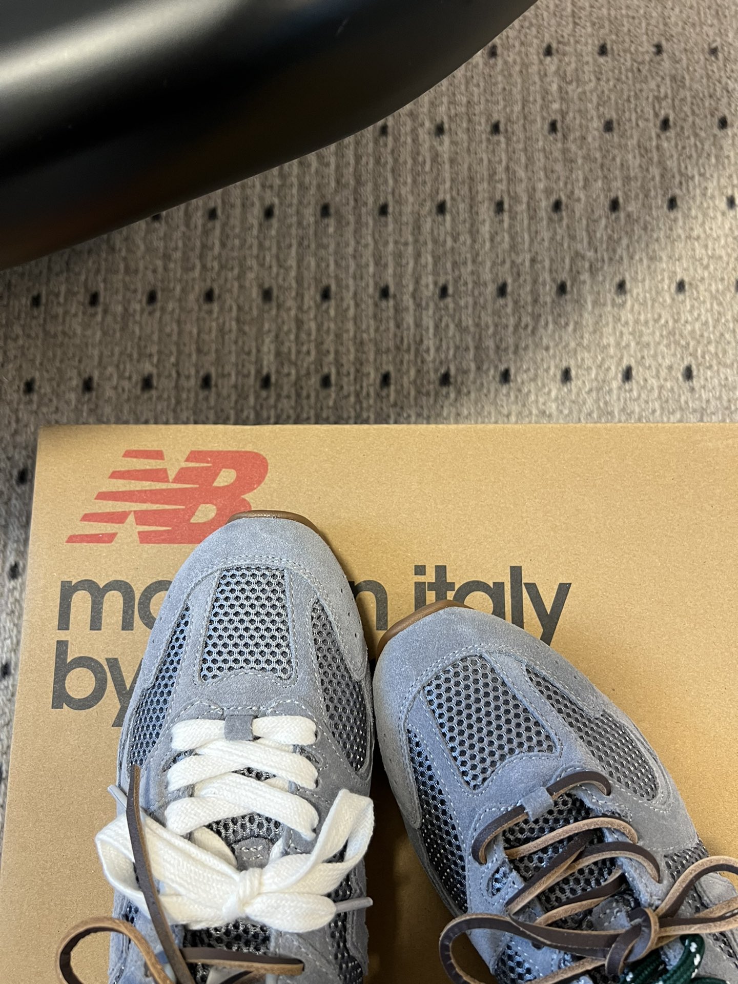 
miumiu x New Balance 530 miumi* 24/运动鞋

新色来了 酷毙了！大秀