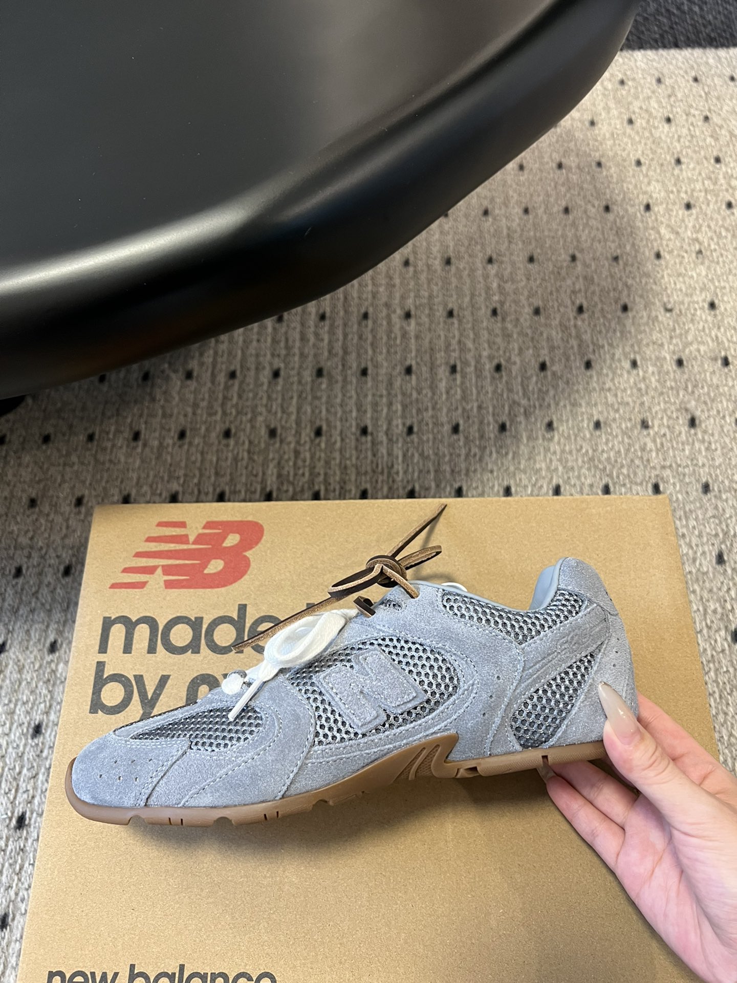 
miumiu x New Balance 530 miumi* 24/运动鞋

新色来了 酷毙了！大秀