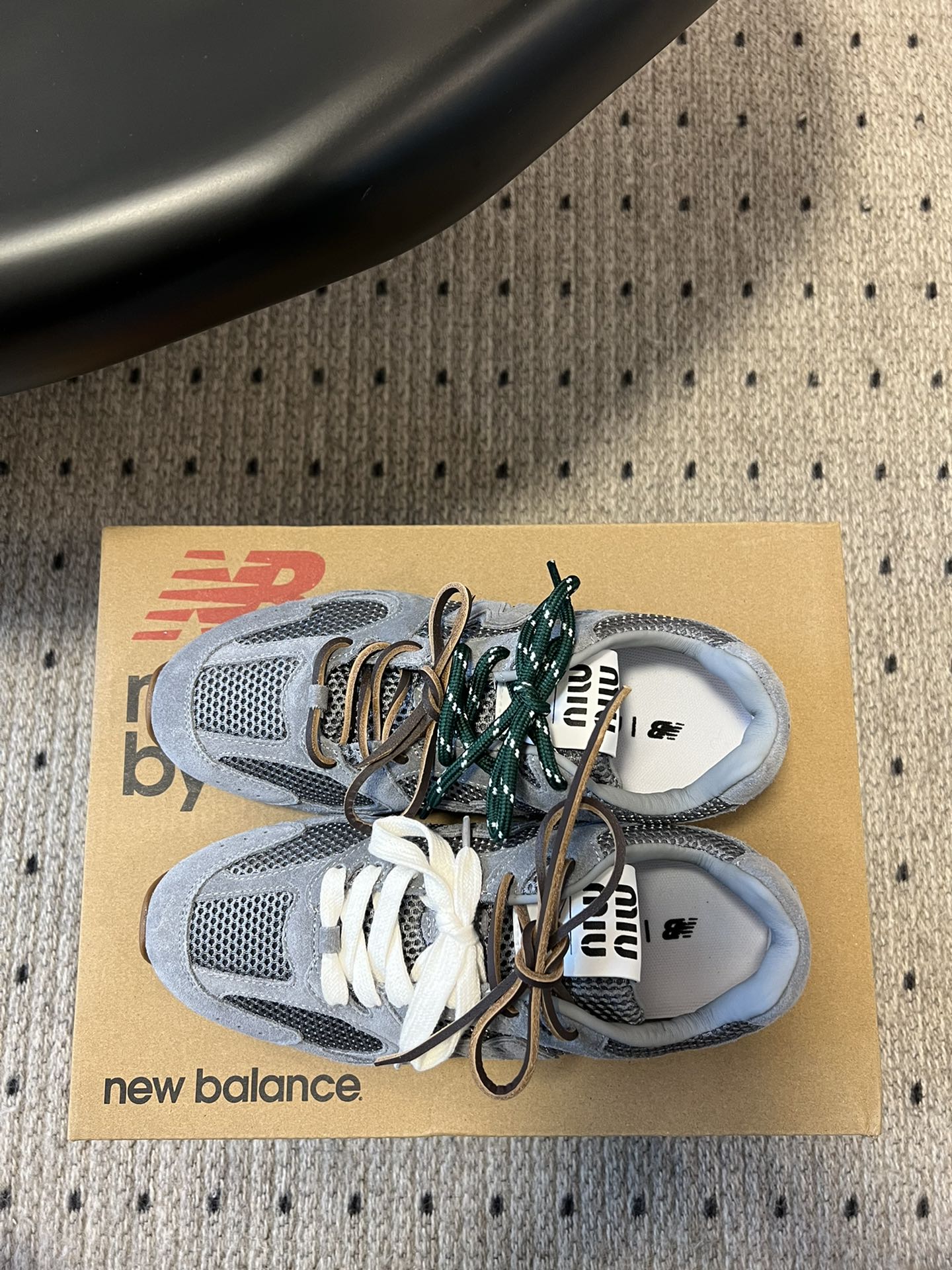 
miumiu x New Balance 530 miumi* 24/运动鞋

新色来了 酷毙了！大秀